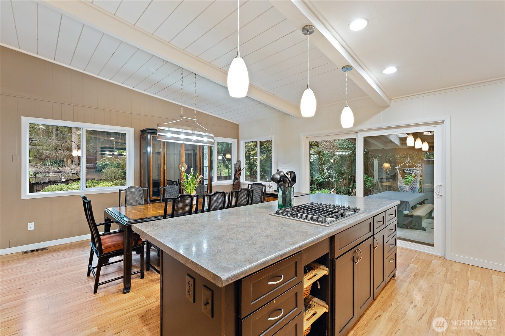 18483 47th Place NE, Lake Forest Park, WA 98155
