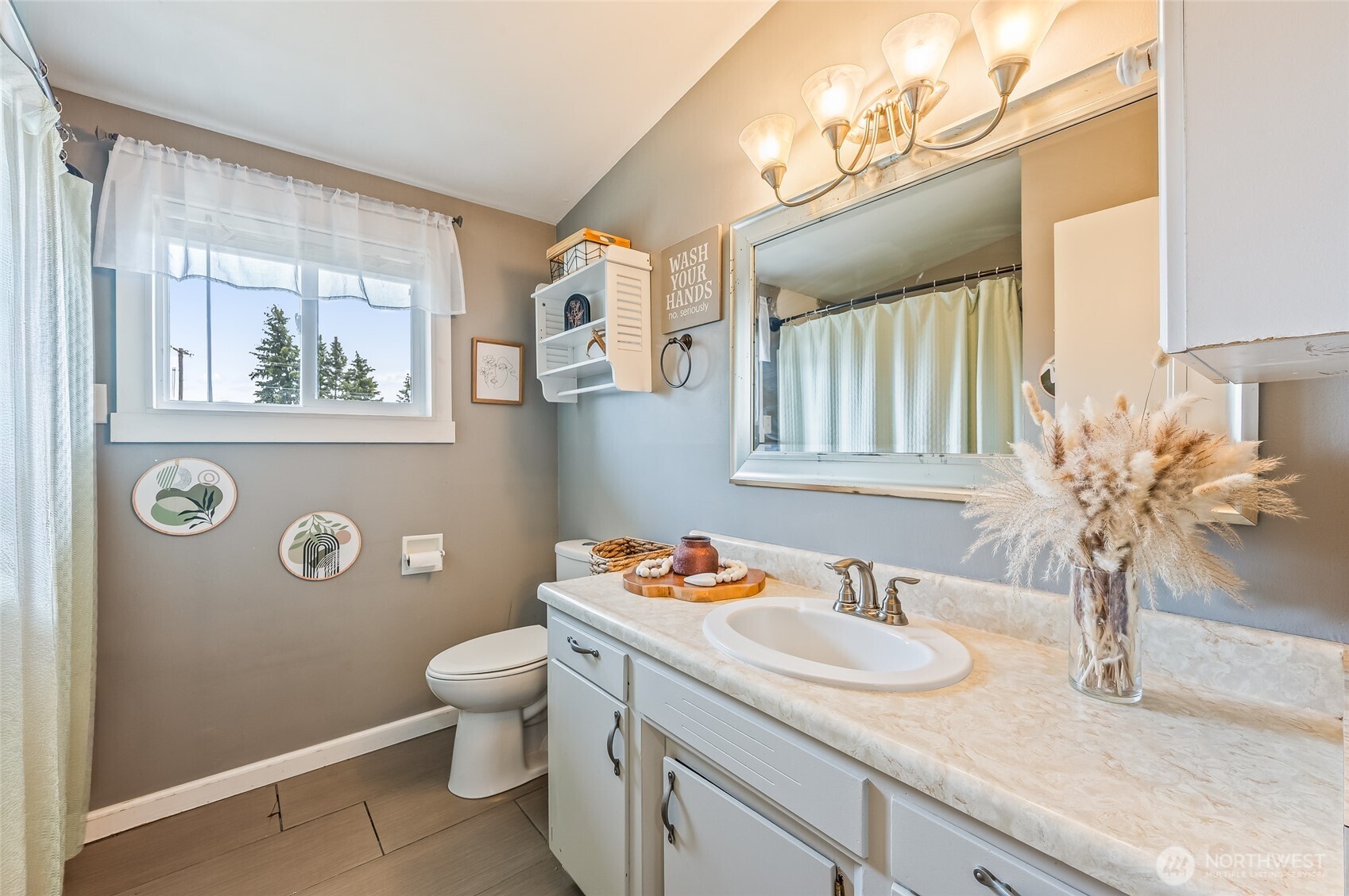 615 N Jerome , East Wenatchee, WA 98802
