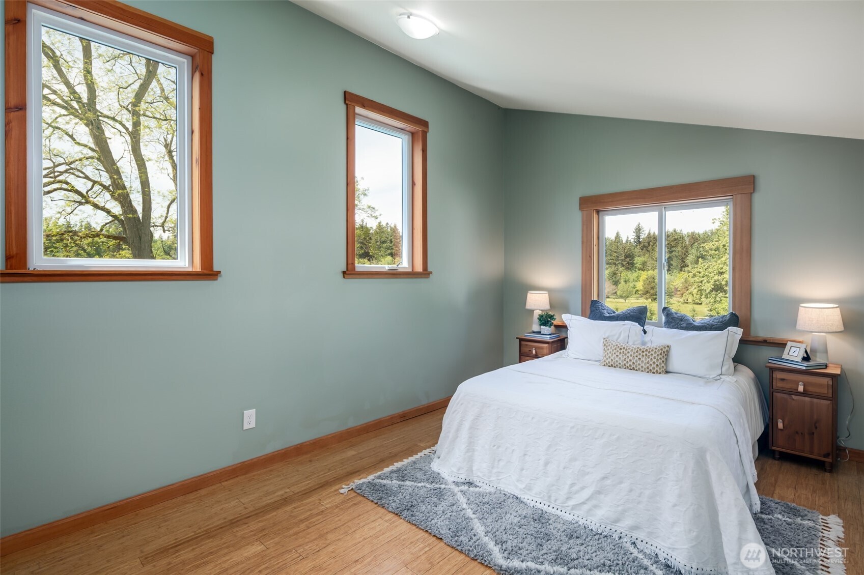 5862 Noon Road , Bellingham, WA 98226