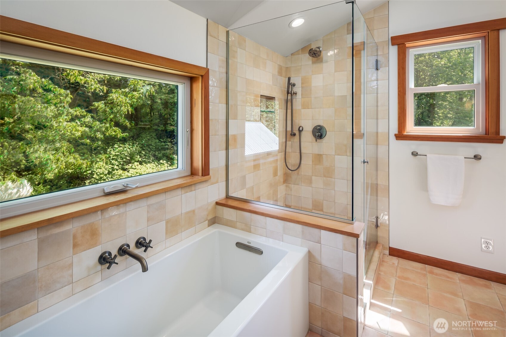 5862 Noon Road , Bellingham, WA 98226