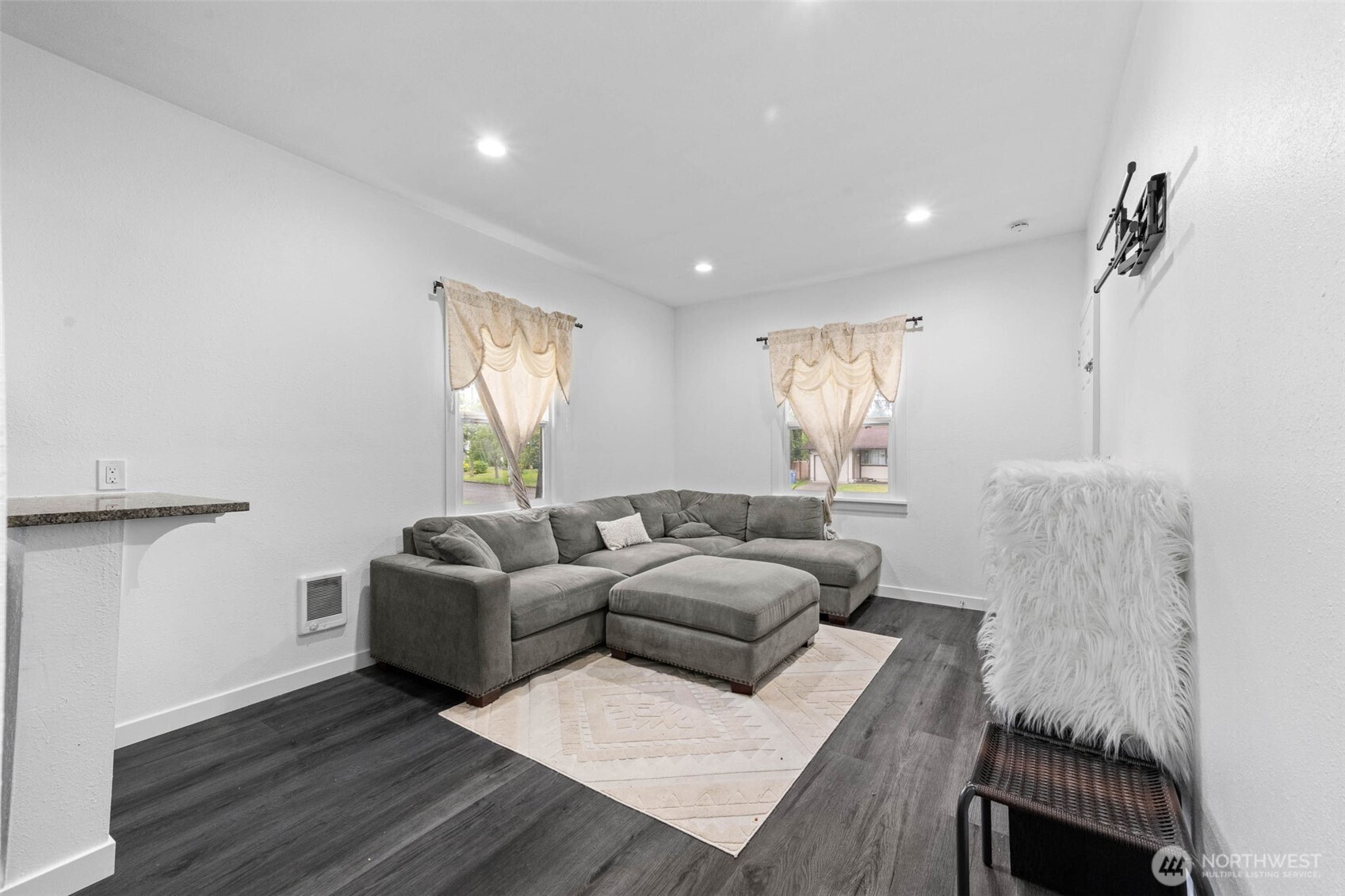 3605 S Cushman Avenue , Tacoma, WA 98418