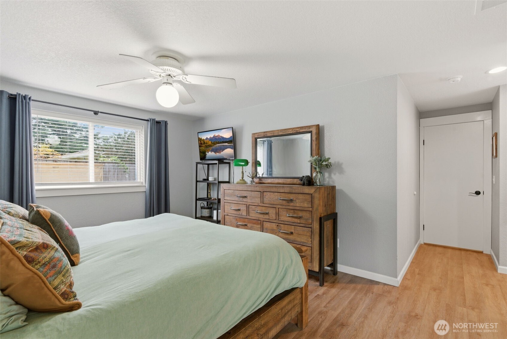 9910 Zircon Drive SW, Lakewood, WA 98498-3420