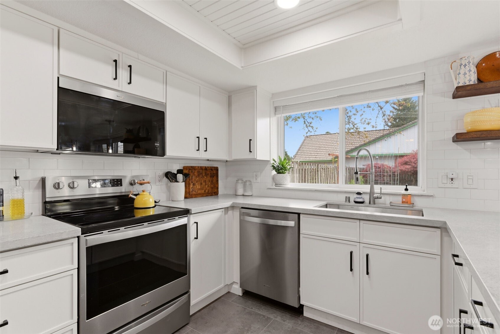 9910 Zircon Drive SW, Lakewood, WA 98498-3420