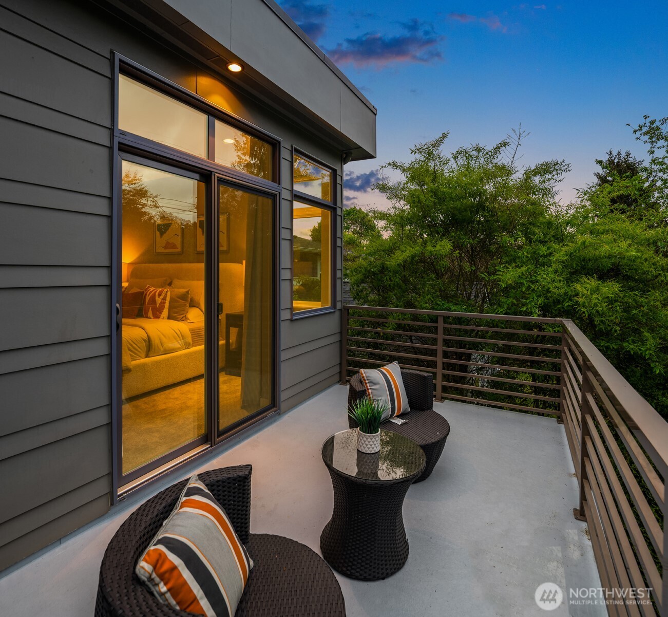 8221 21st Avenue NE, Seattle, WA 98115