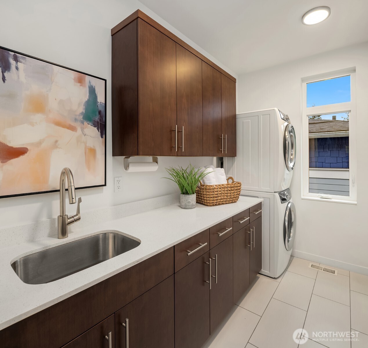 8221 21st Avenue NE, Seattle, WA 98115