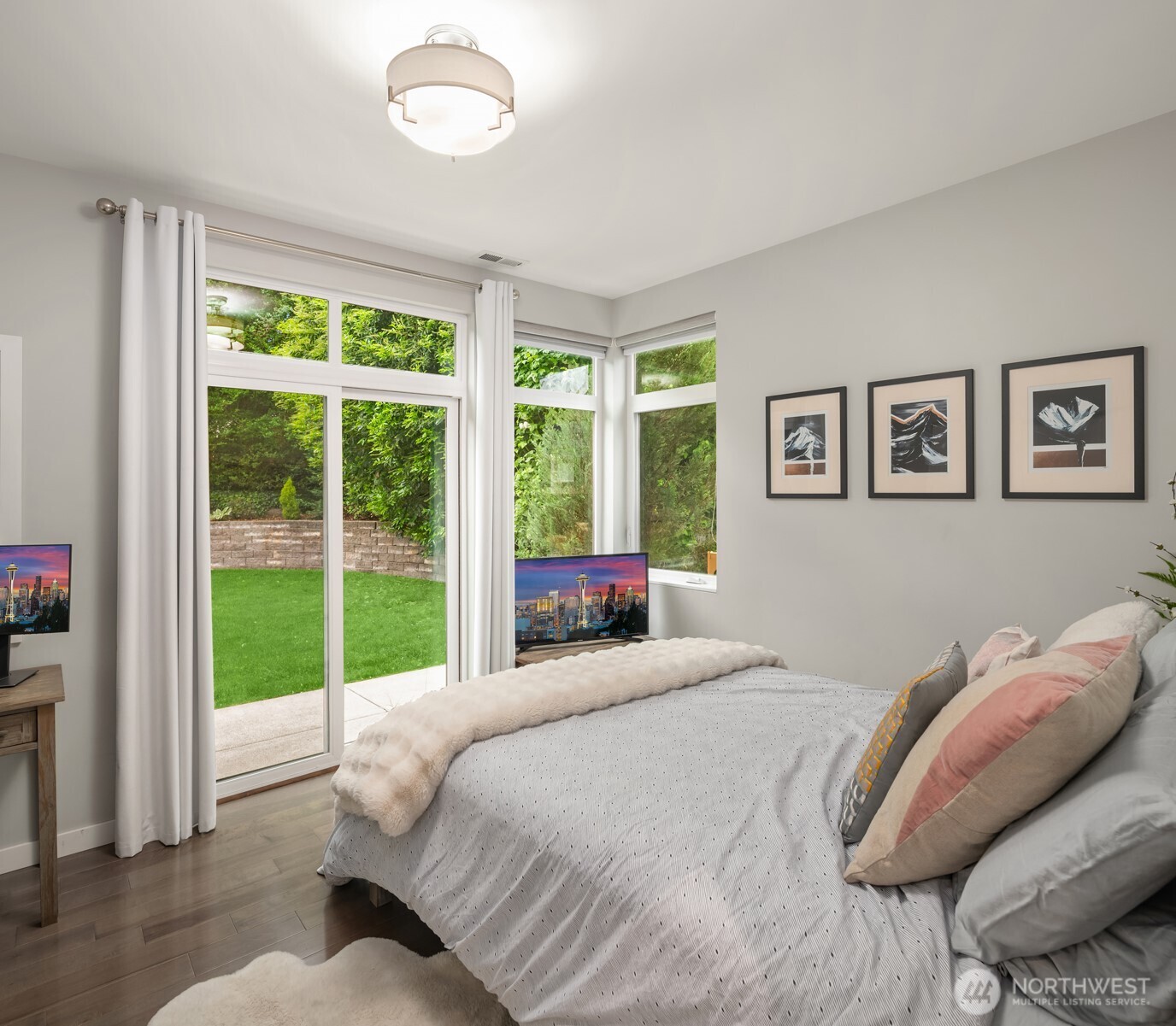 8221 21st Avenue NE, Seattle, WA 98115