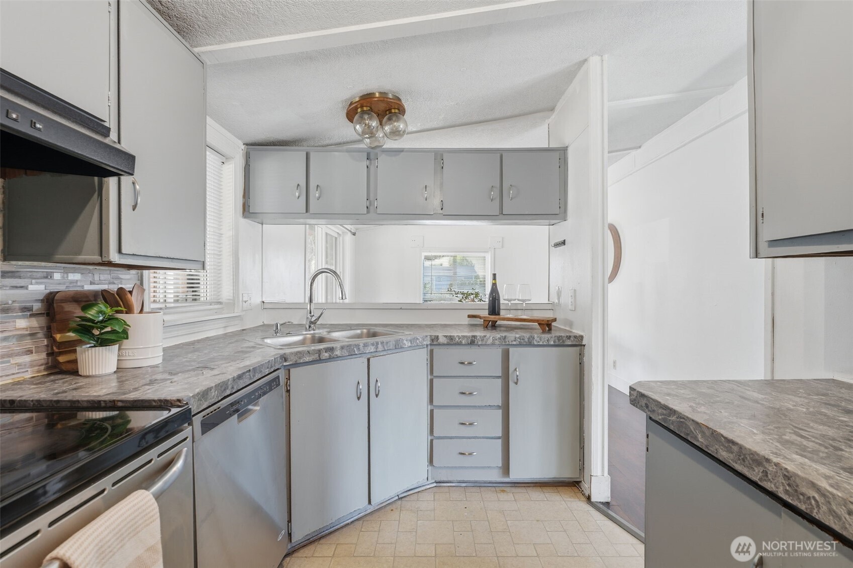 604 N Elm Street , Pasco, WA 99301