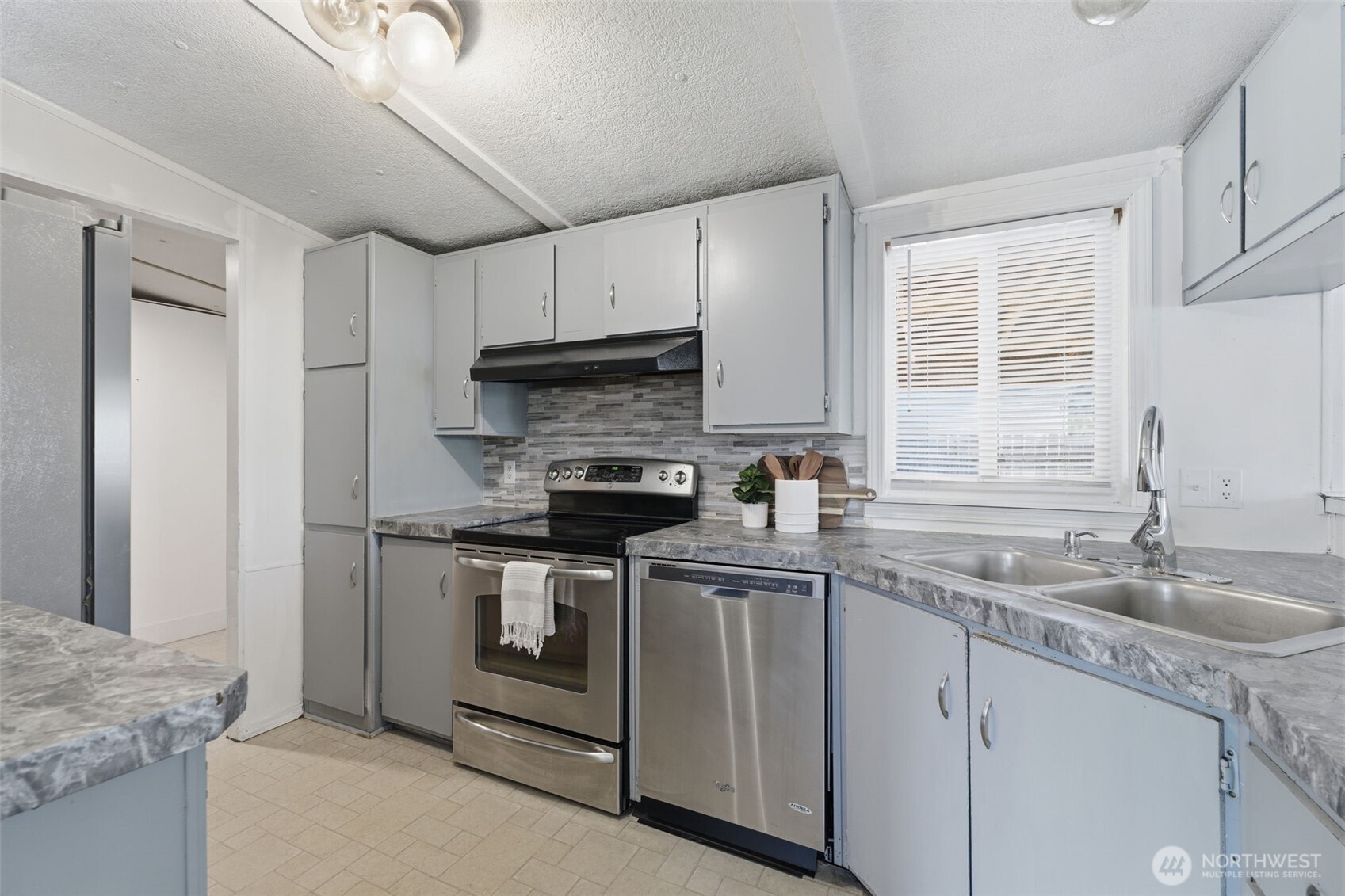 604 N Elm Street , Pasco, WA 99301