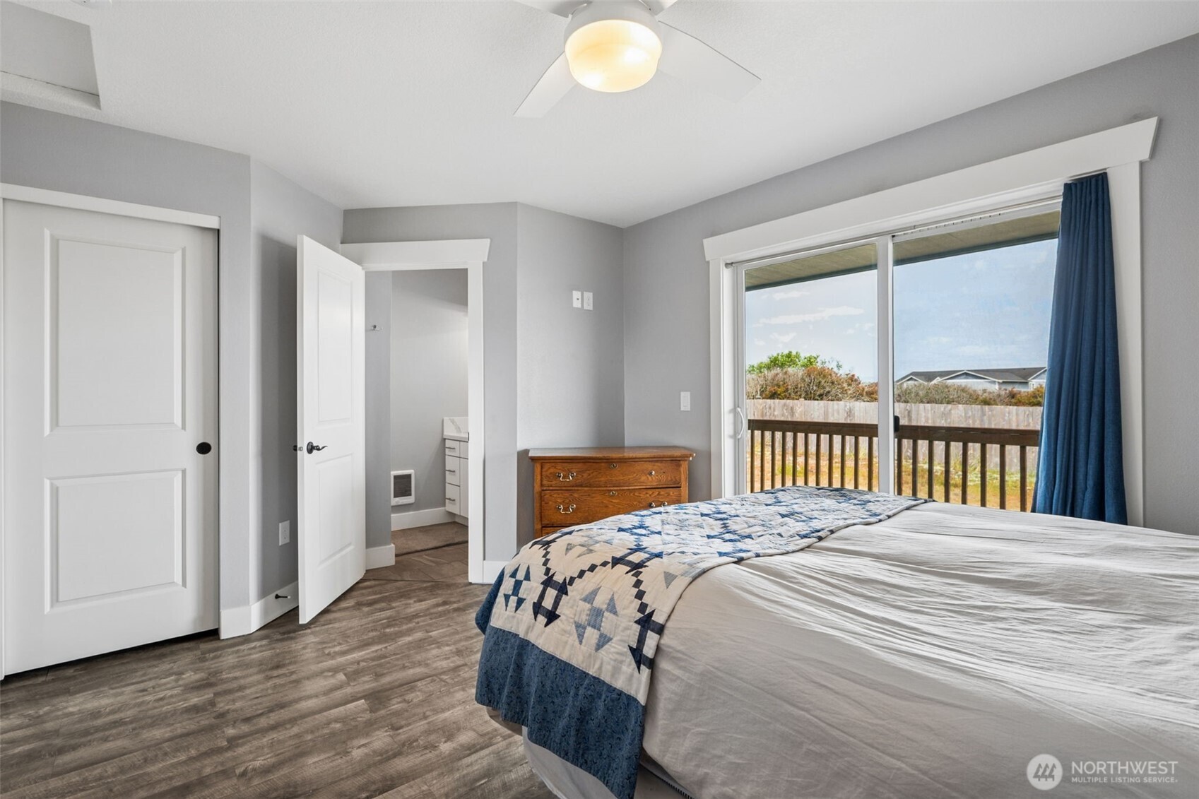 447 N Portal Loop SW, Ocean Shores, WA 98569