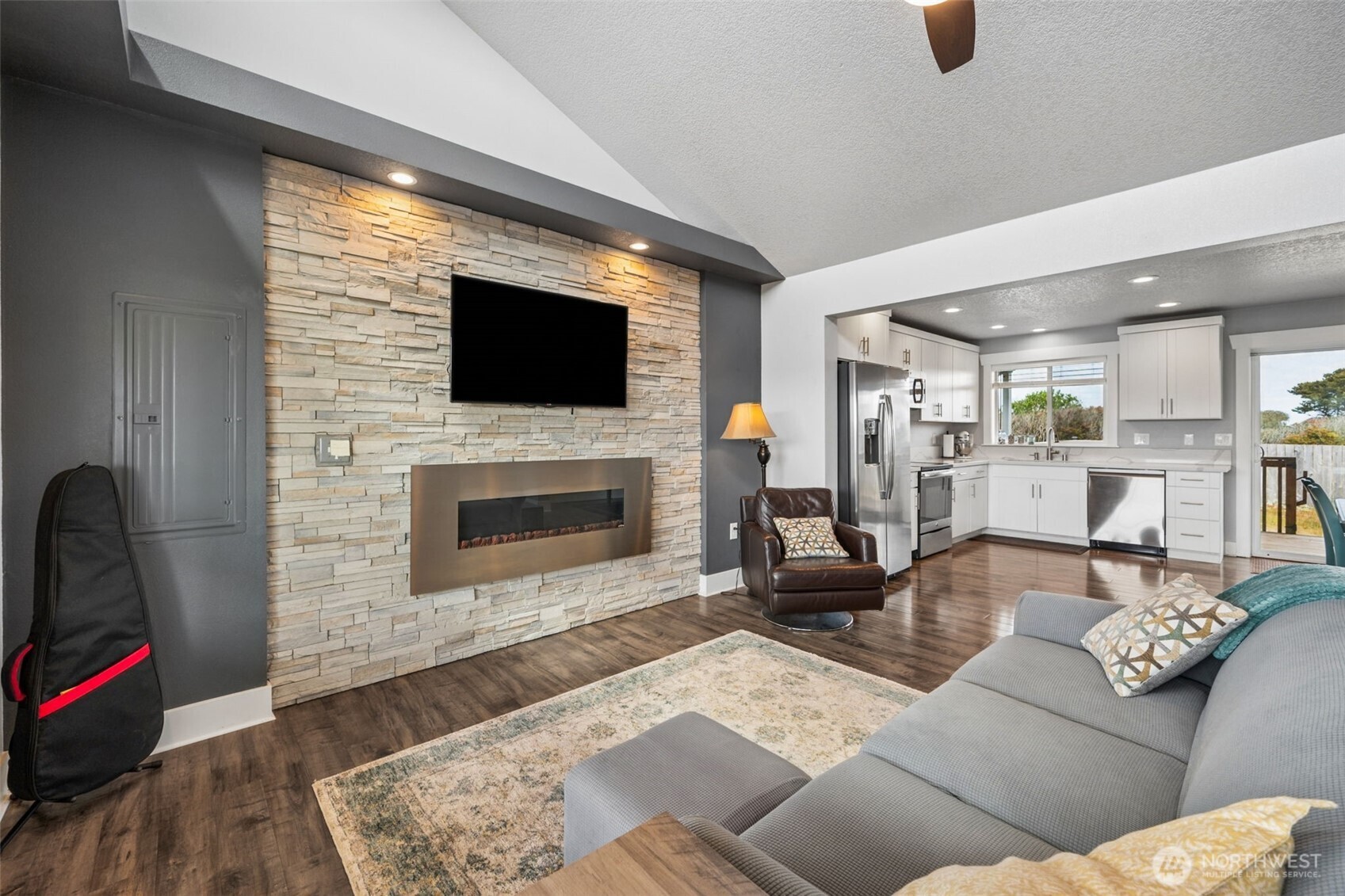 447 N Portal Loop SW, Ocean Shores, WA 98569