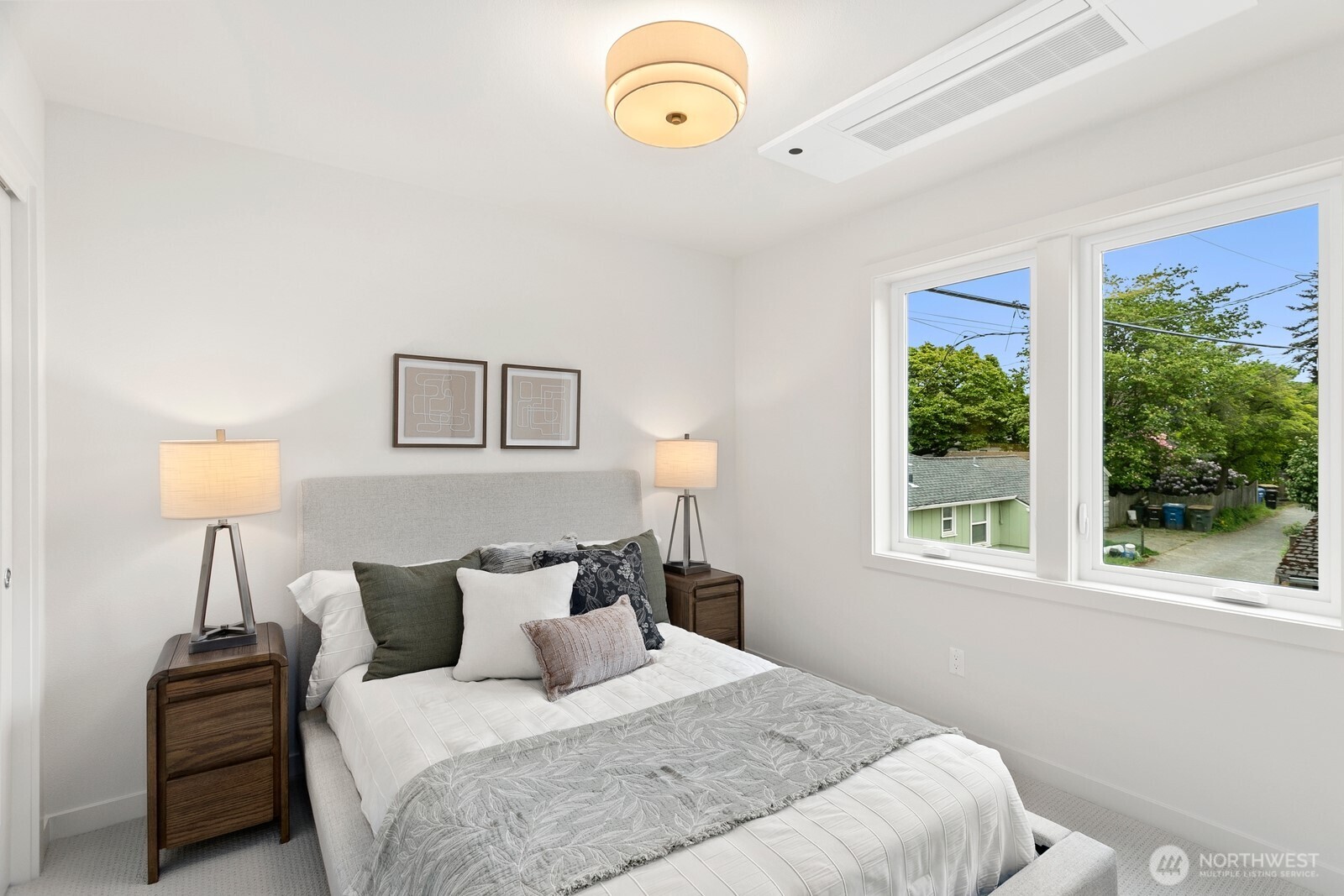 2817 W Bertona Street , Seattle, WA 98199