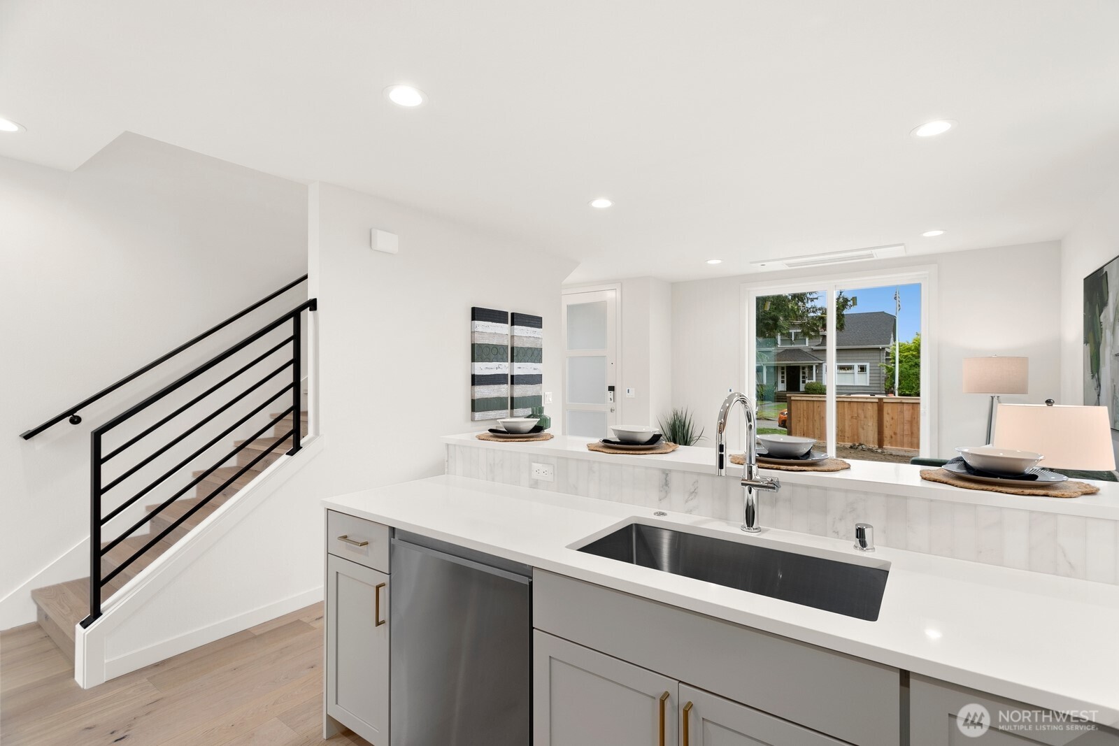 2817 W Bertona Street , Seattle, WA 98199
