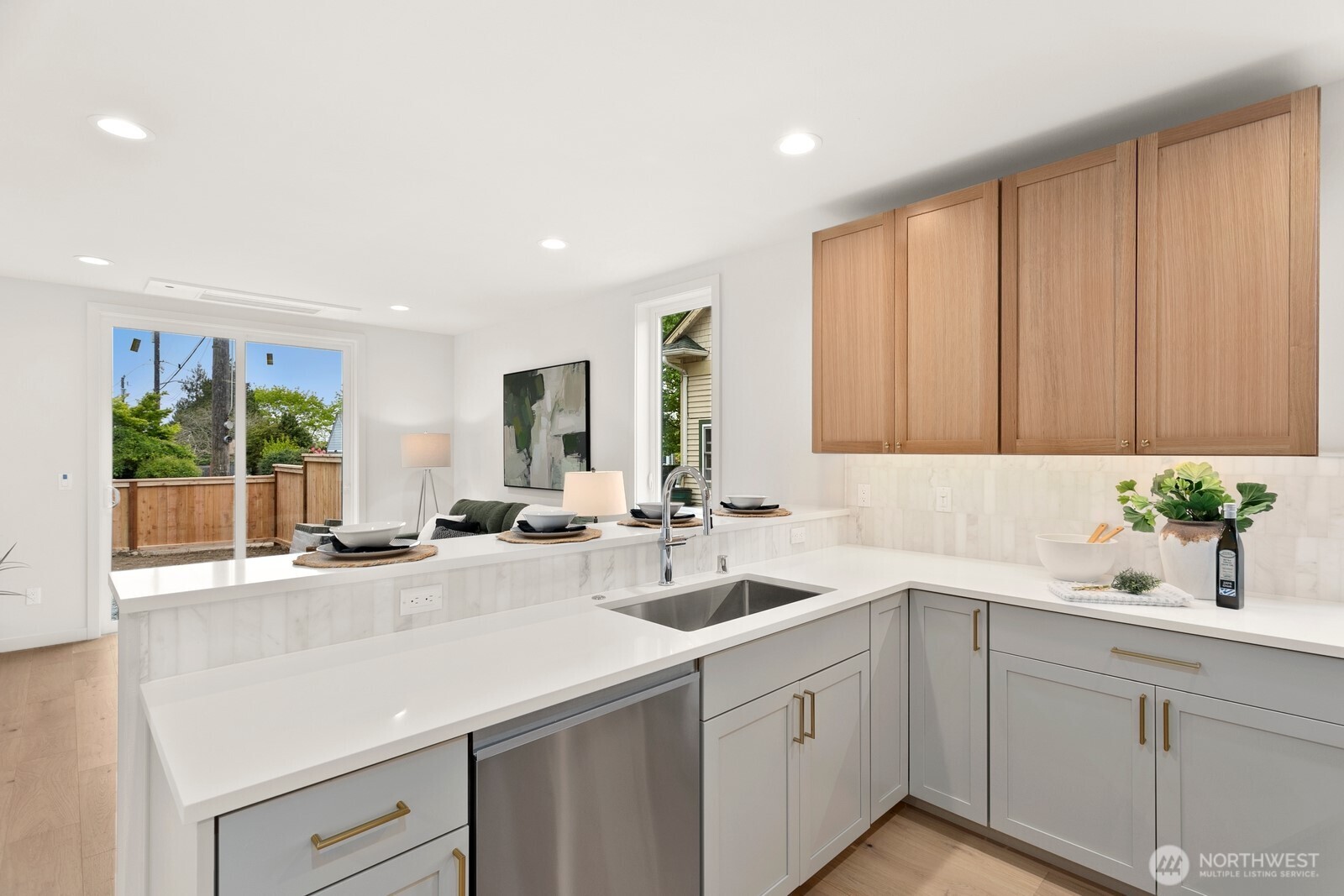 2817 W Bertona Street , Seattle, WA 98199