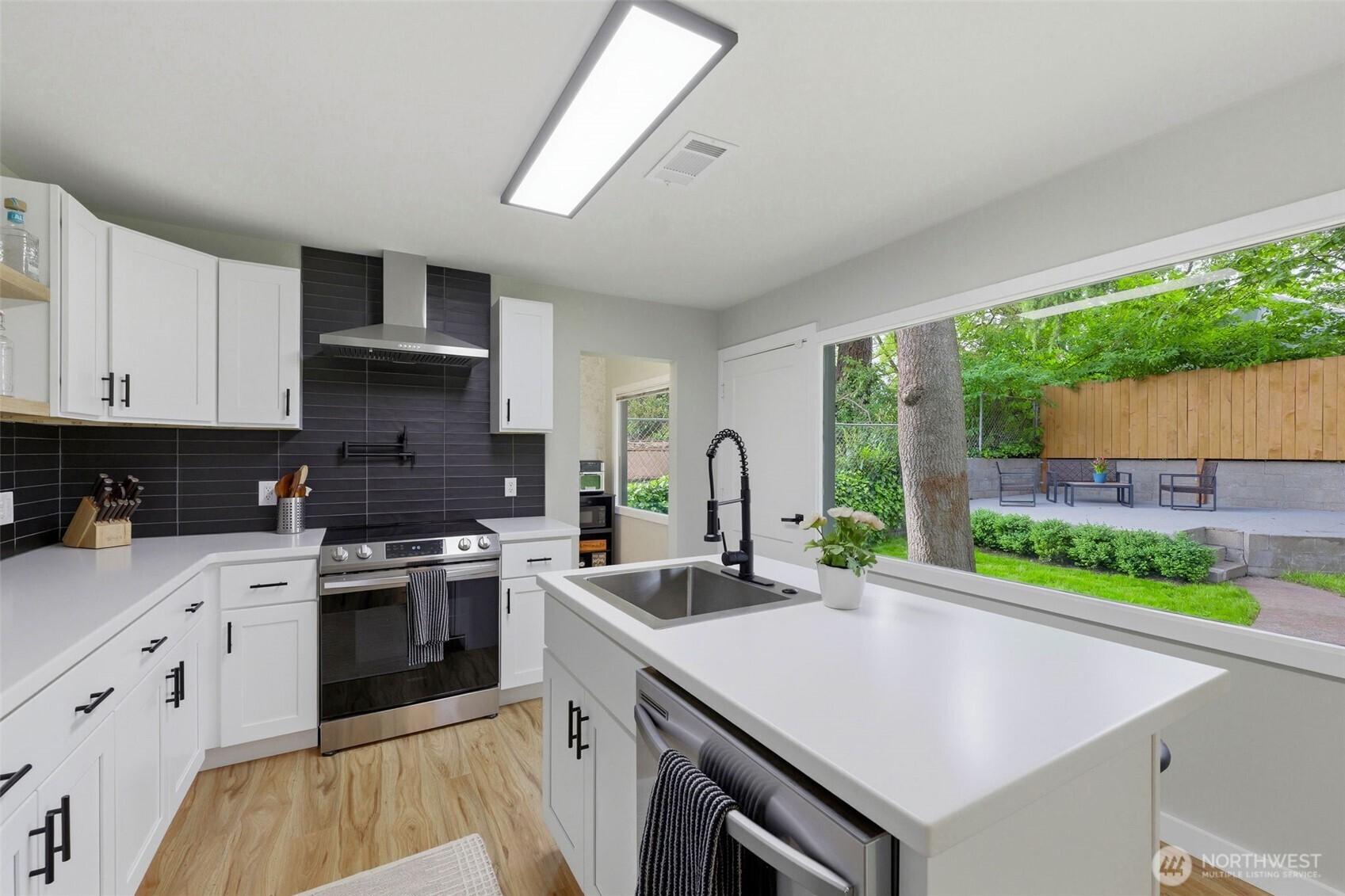8905 Veterans Drive SW, Lakewood, WA 98498