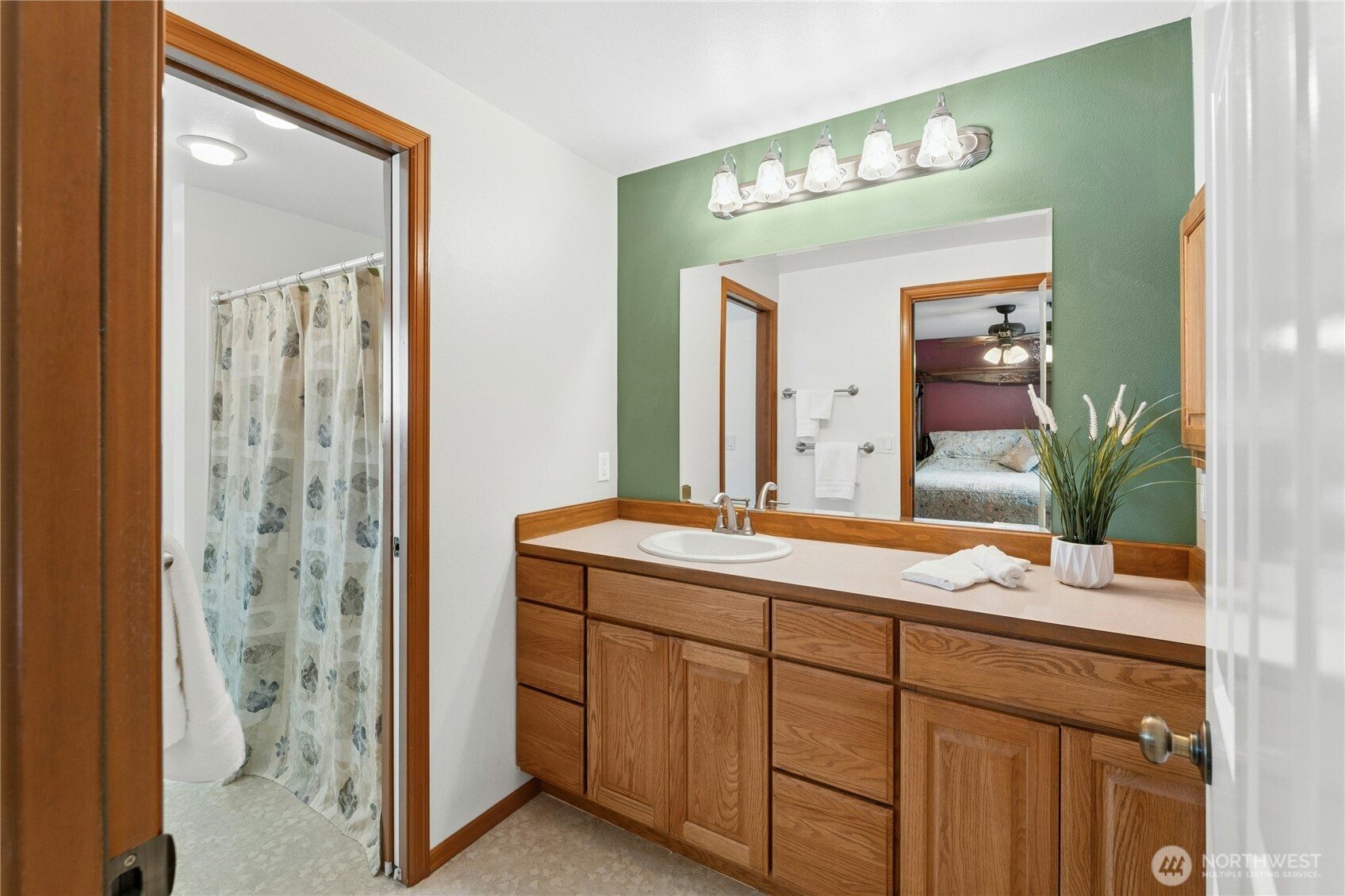 18204 59th Place W, Lynnwood, WA 98037