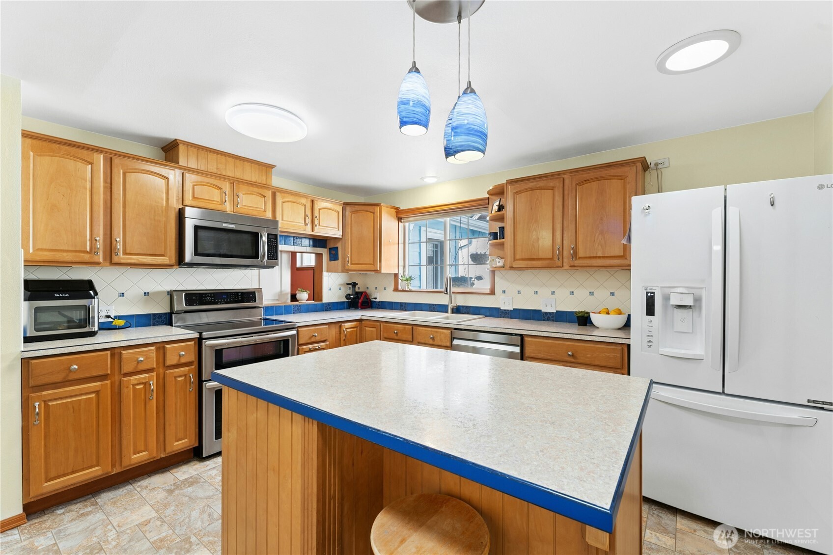 18204 59th Place W, Lynnwood, WA 98037
