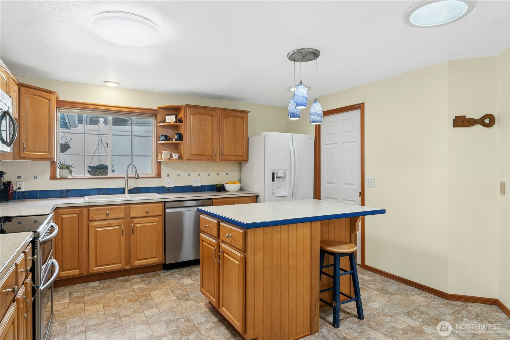 18204 59th Place W, Lynnwood, WA 98037