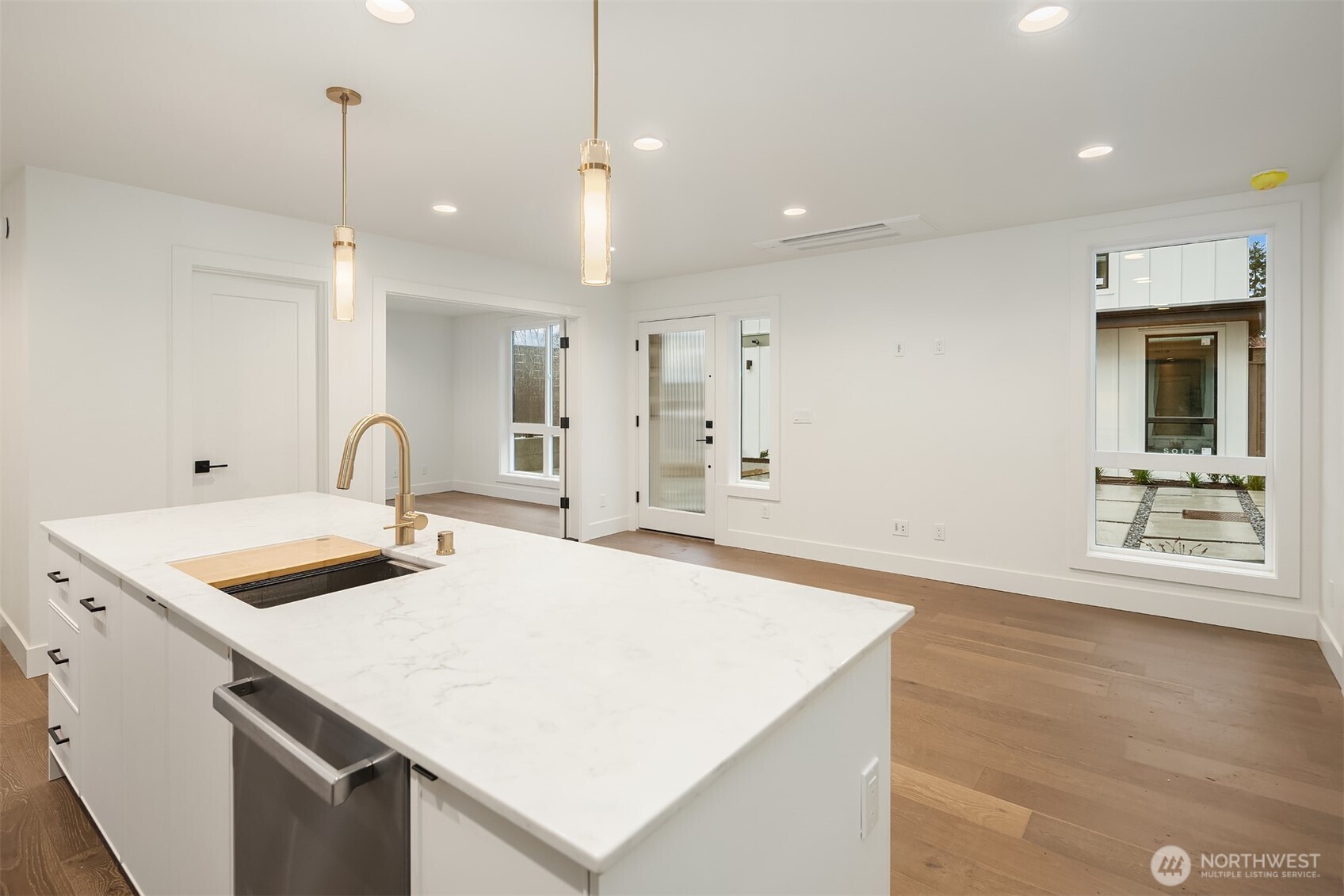 4411 2nd Avenue NE, Seattle, WA 98105