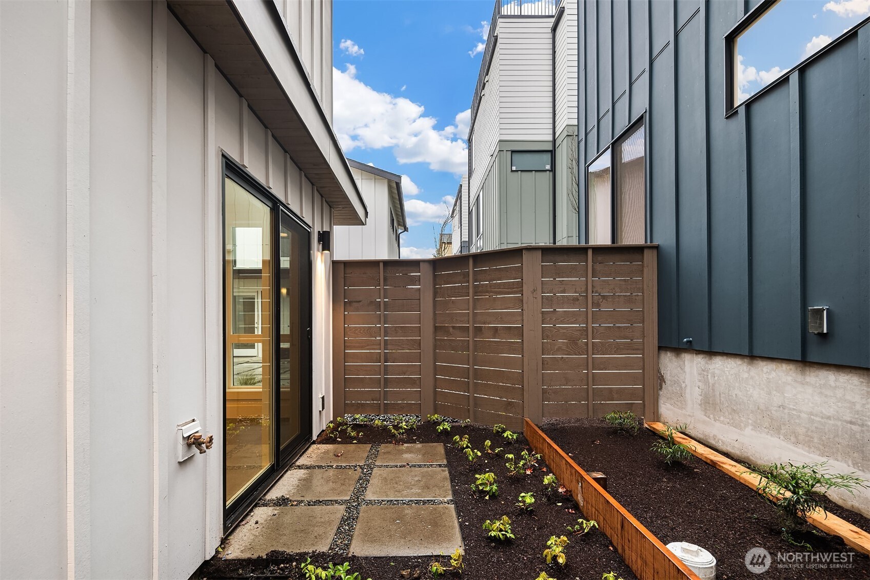 4411 2nd Avenue NE, Seattle, WA 98105