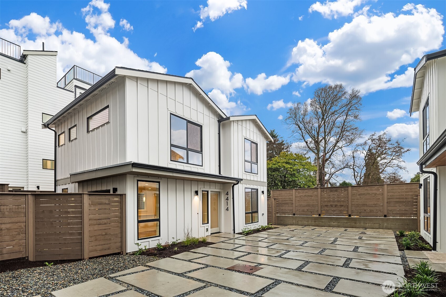 4411 2nd Avenue NE, Seattle, WA 98105
