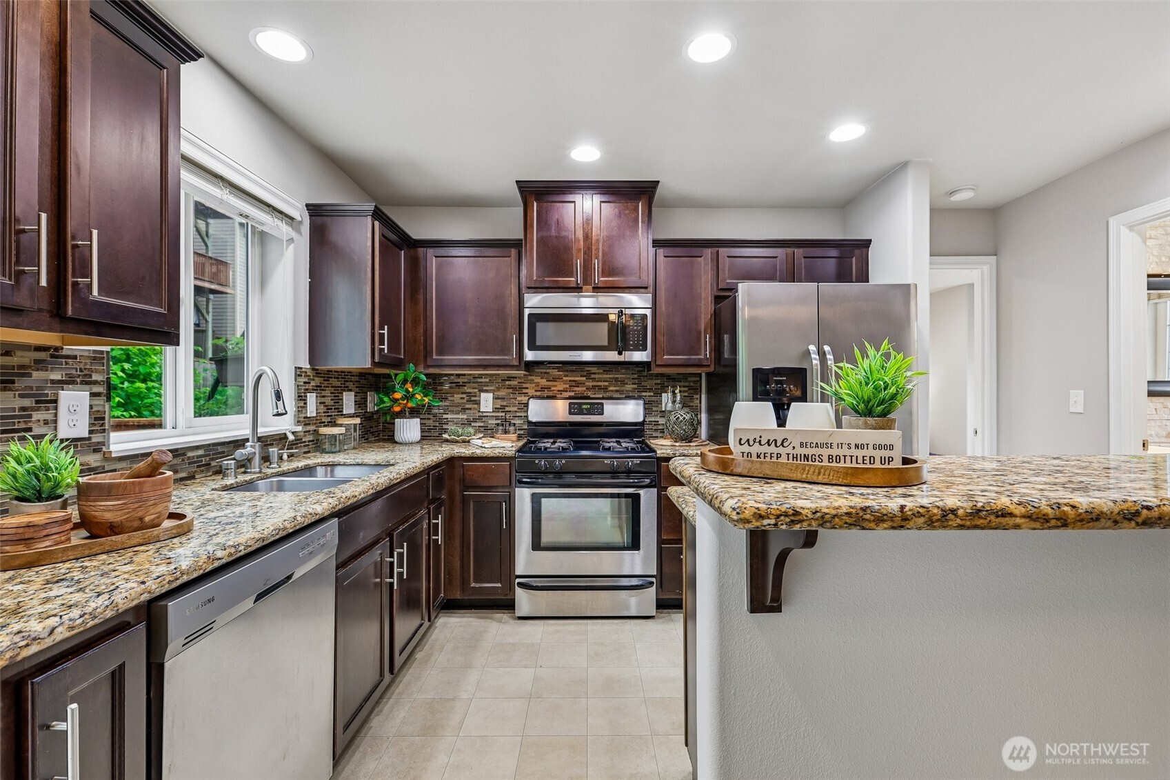11747 64th Lane S, Seattle, WA 98178-2918