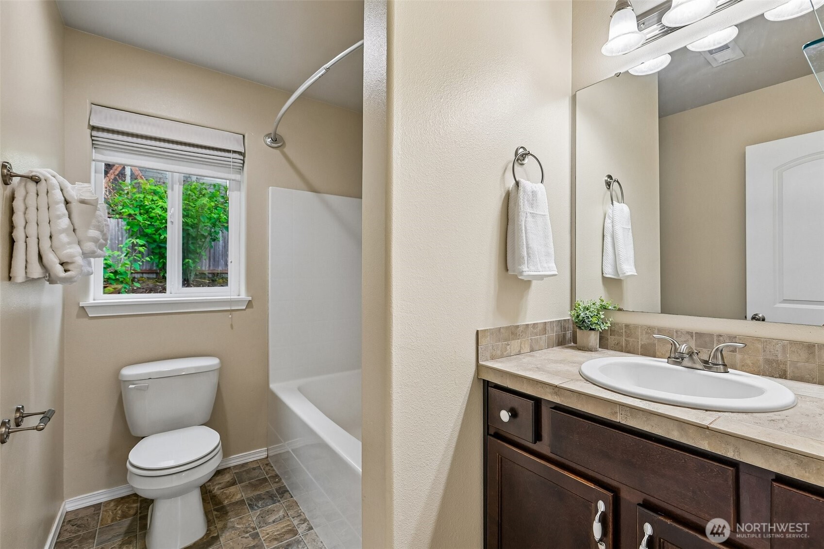 11747 64th Lane S, Seattle, WA 98178-2918