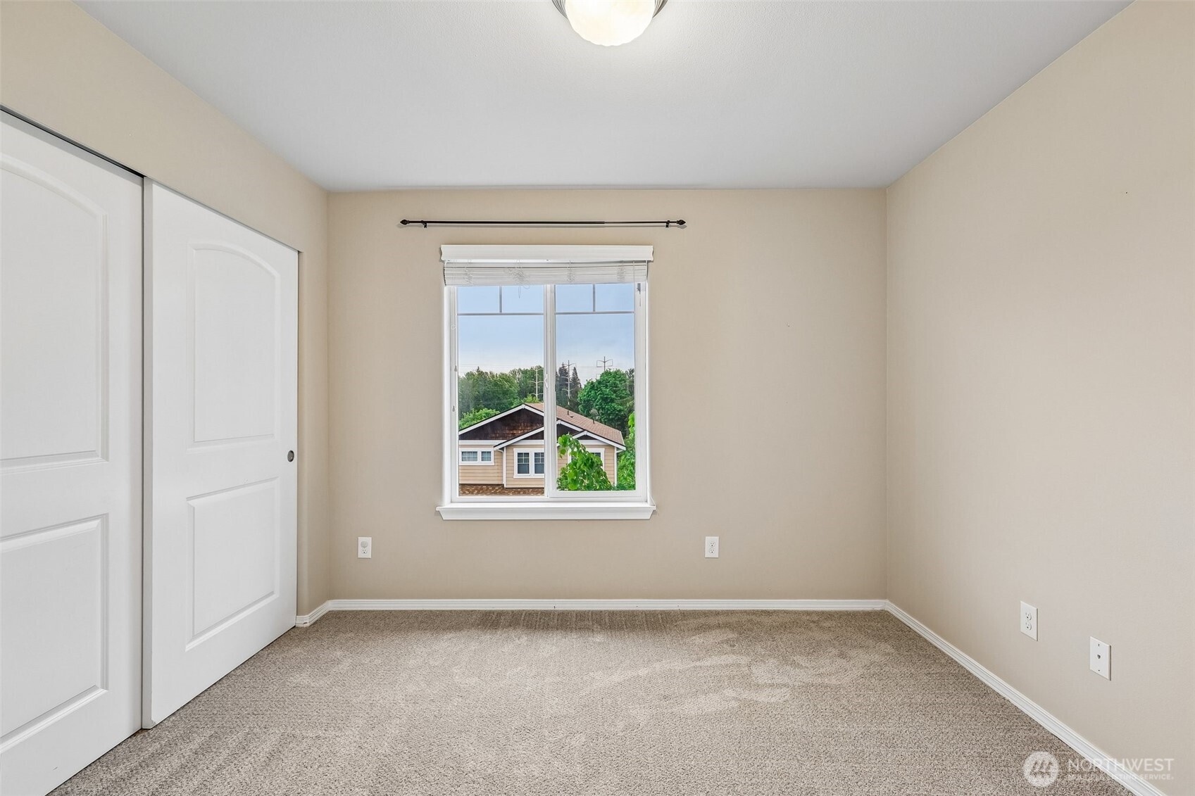 11747 64th Lane S, Seattle, WA 98178-2918