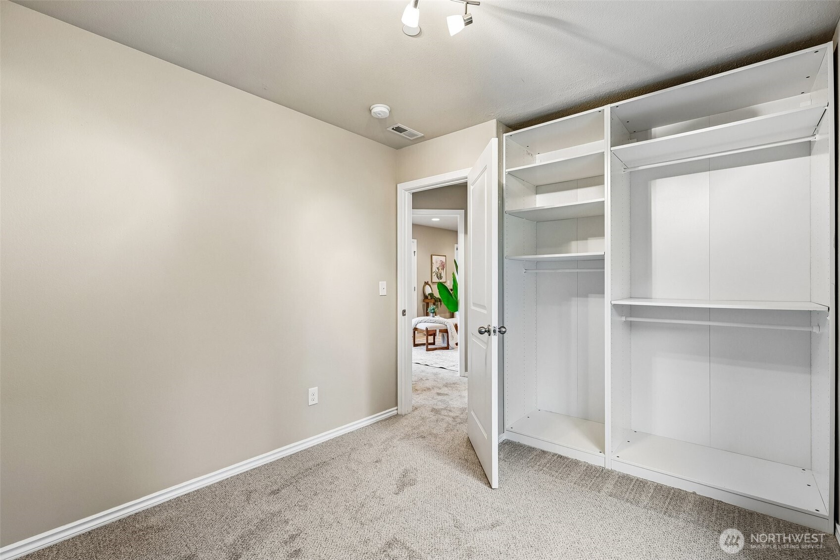 11747 64th Lane S, Seattle, WA 98178-2918
