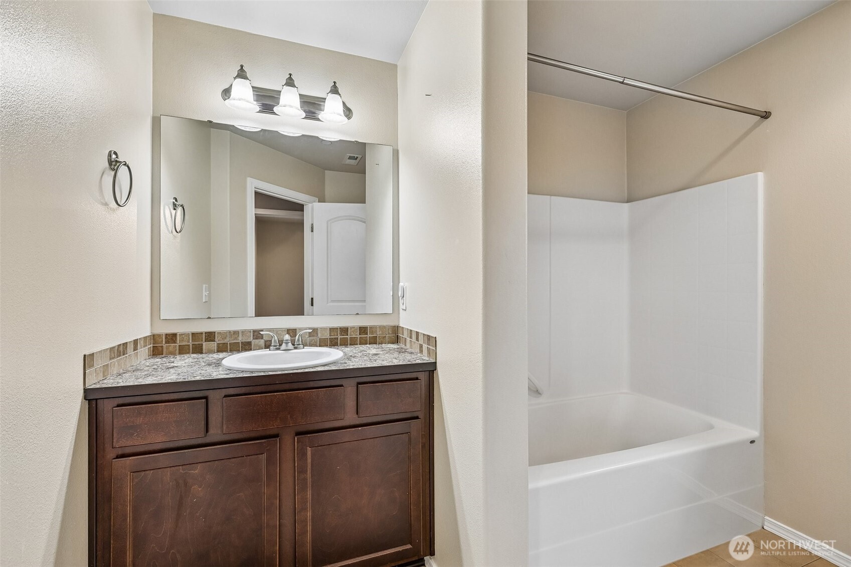 11747 64th Lane S, Seattle, WA 98178-2918