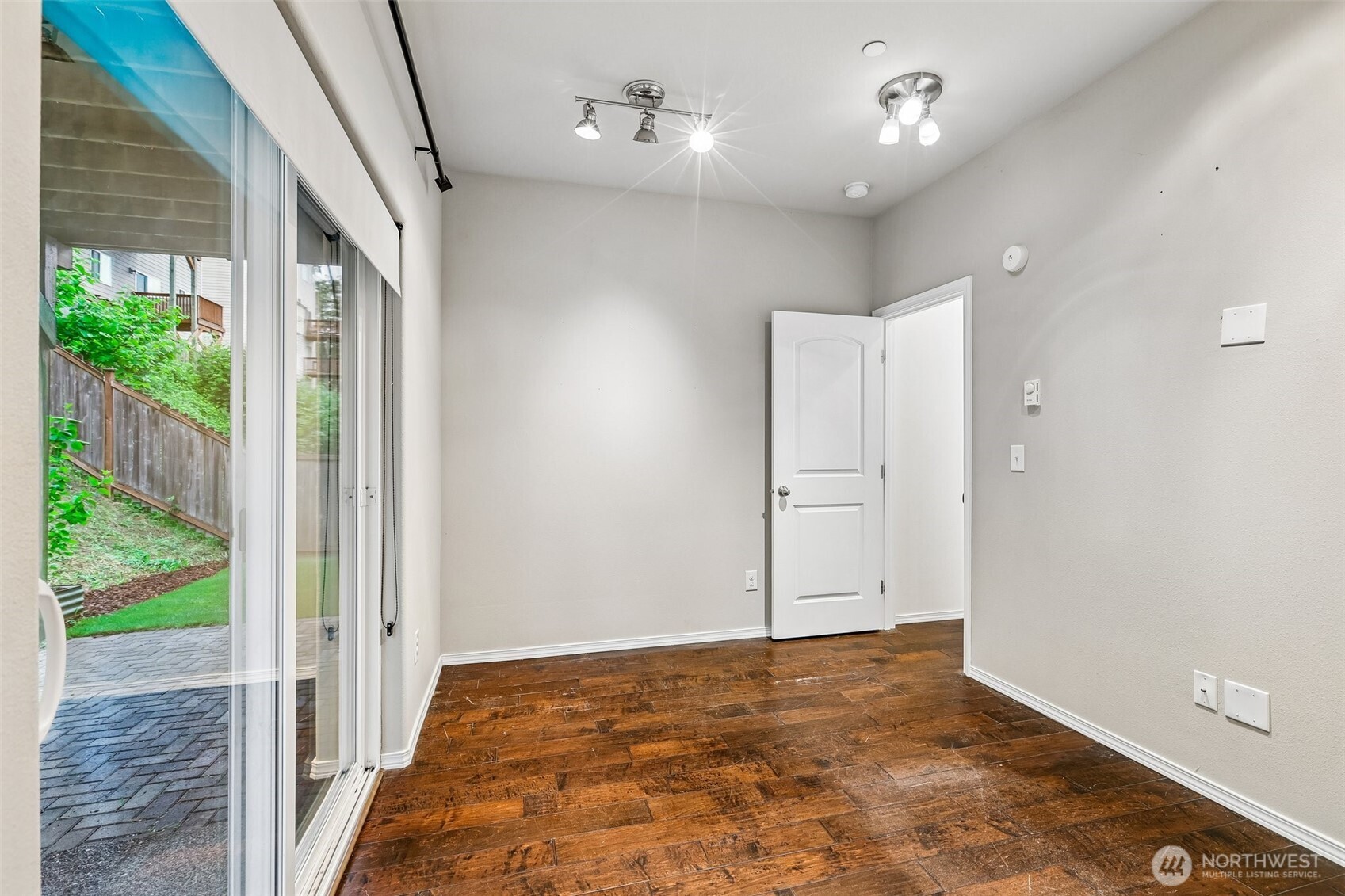 11747 64th Lane S, Seattle, WA 98178-2918