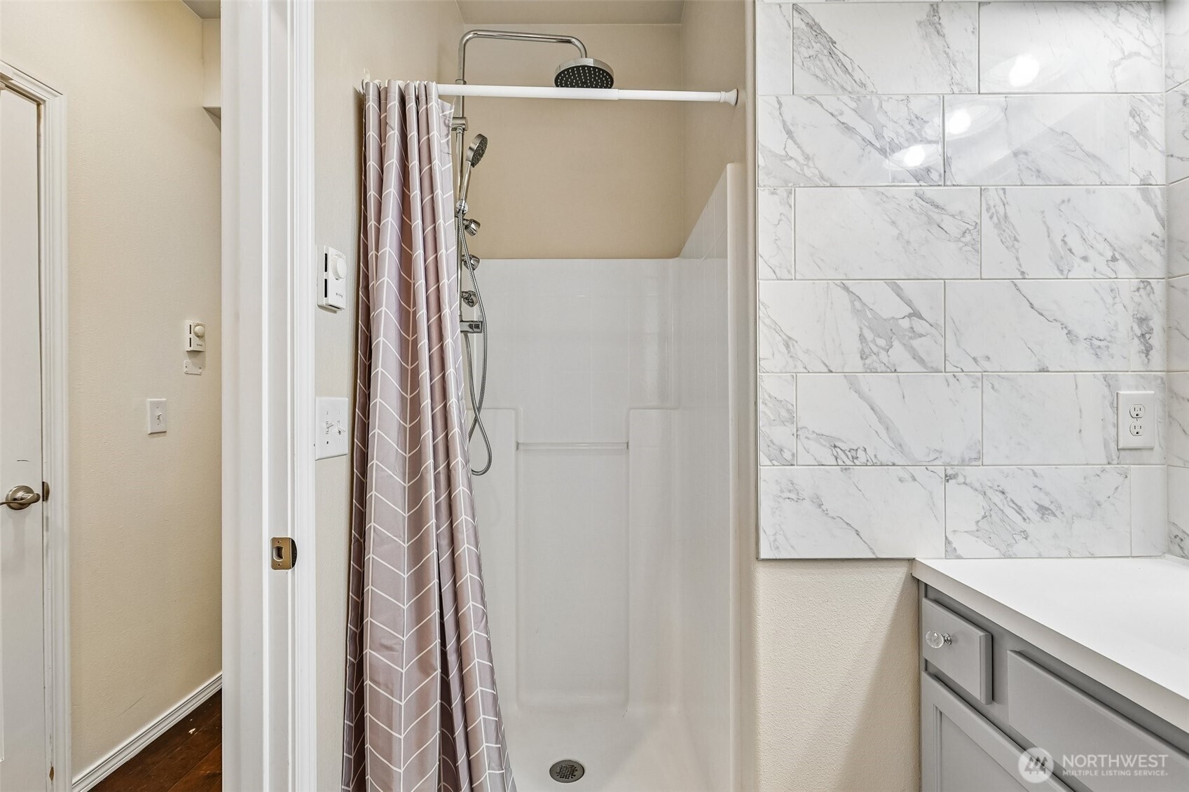 11747 64th Lane S, Seattle, WA 98178-2918