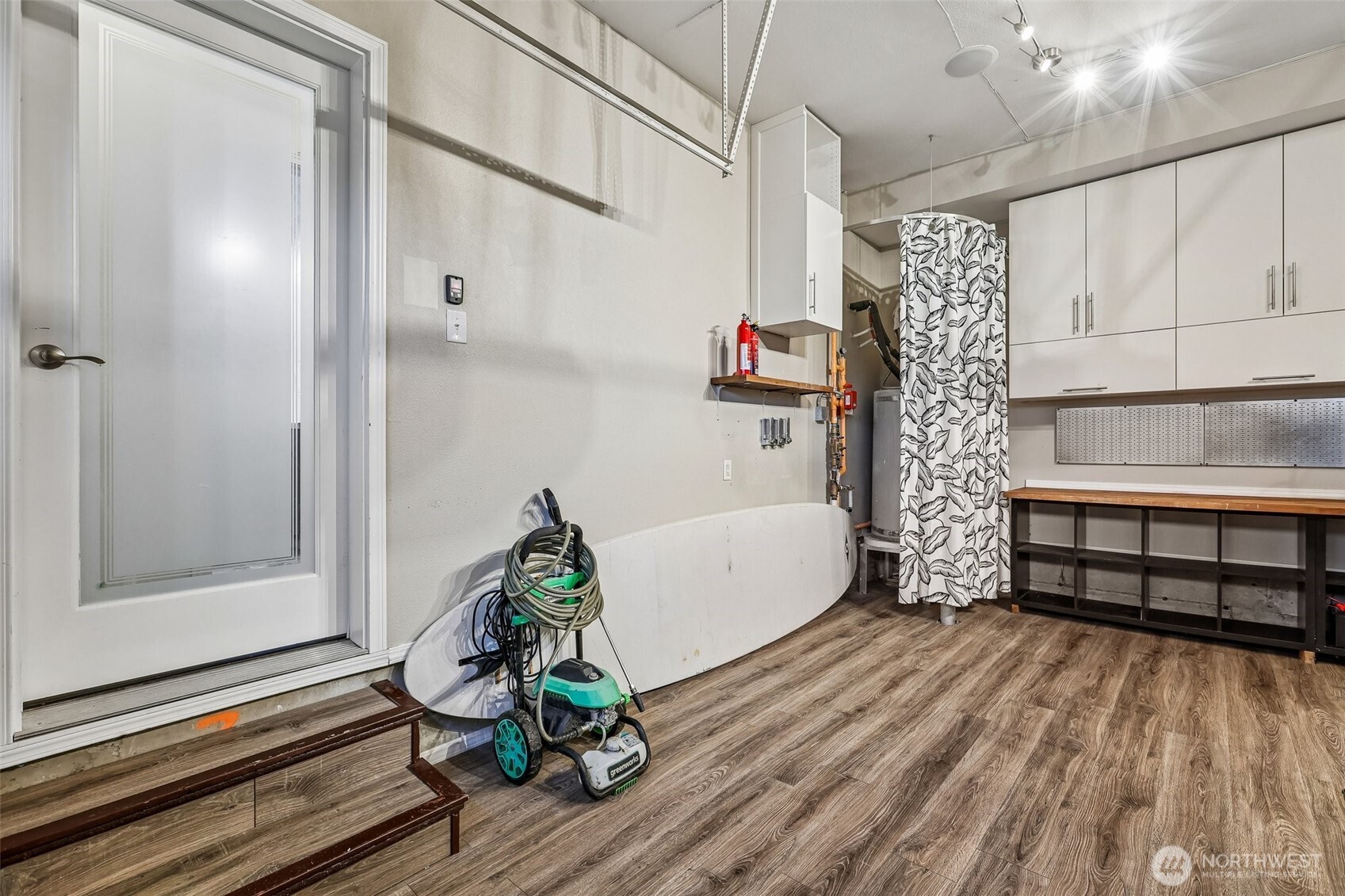 11747 64th Lane S, Seattle, WA 98178-2918