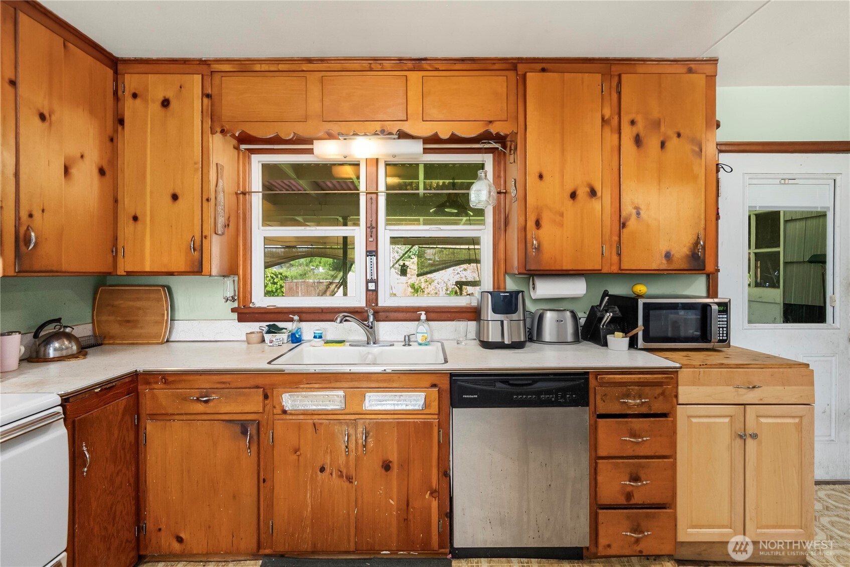 8446 E B Street , Tacoma, WA 98445-2224