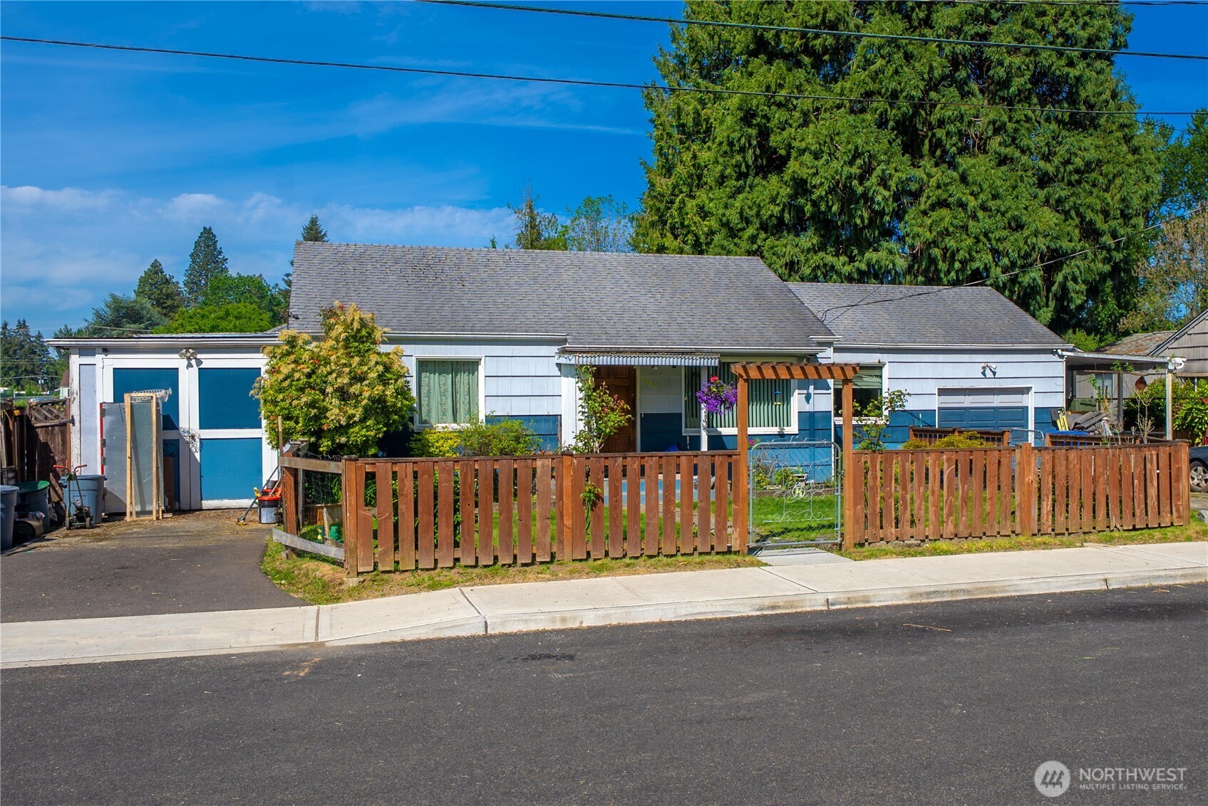 8446 E B Street , Tacoma, WA 98445-2224