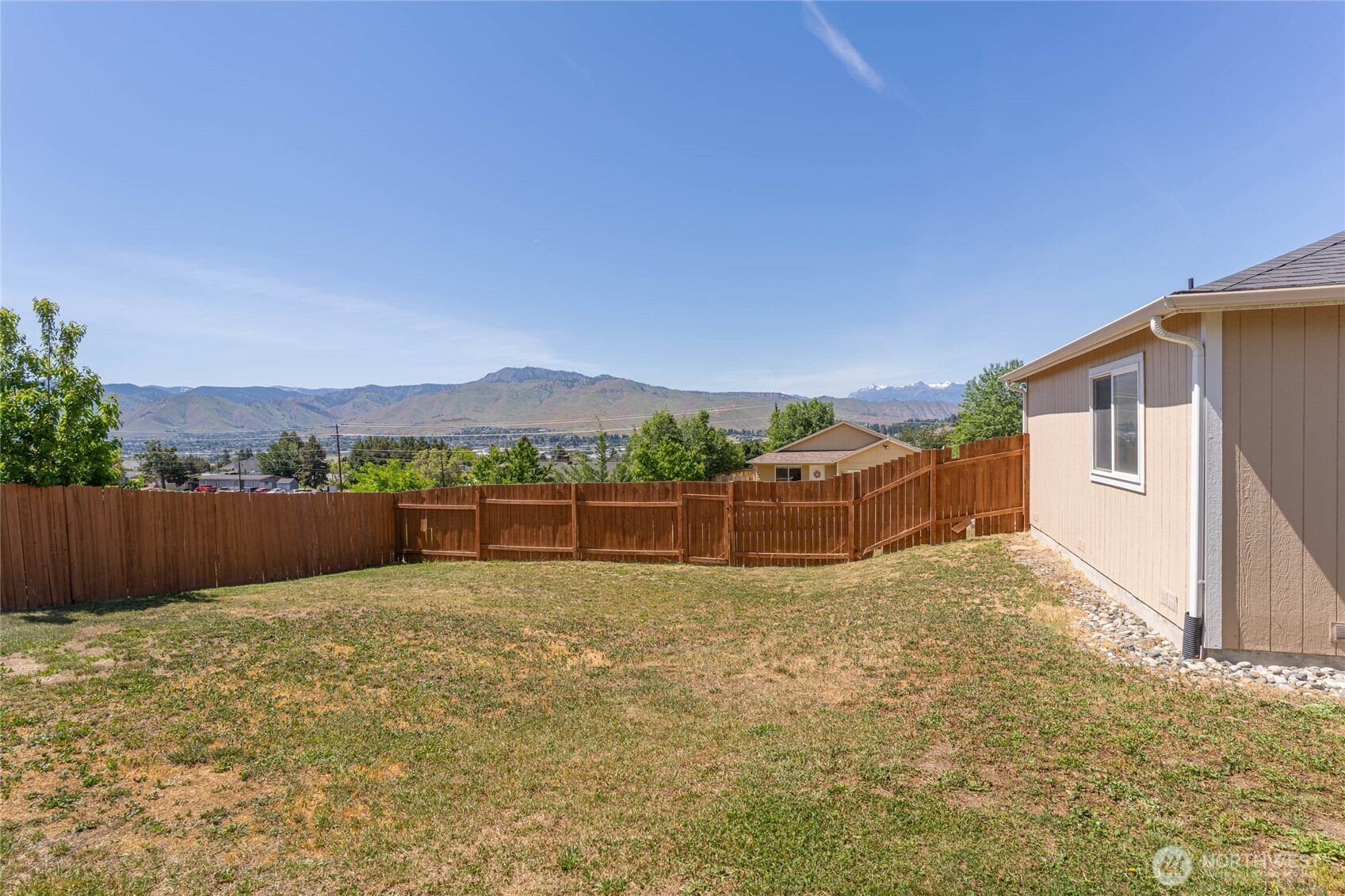 3935 NE Vista Del Rey Drive , East Wenatchee, WA 98802