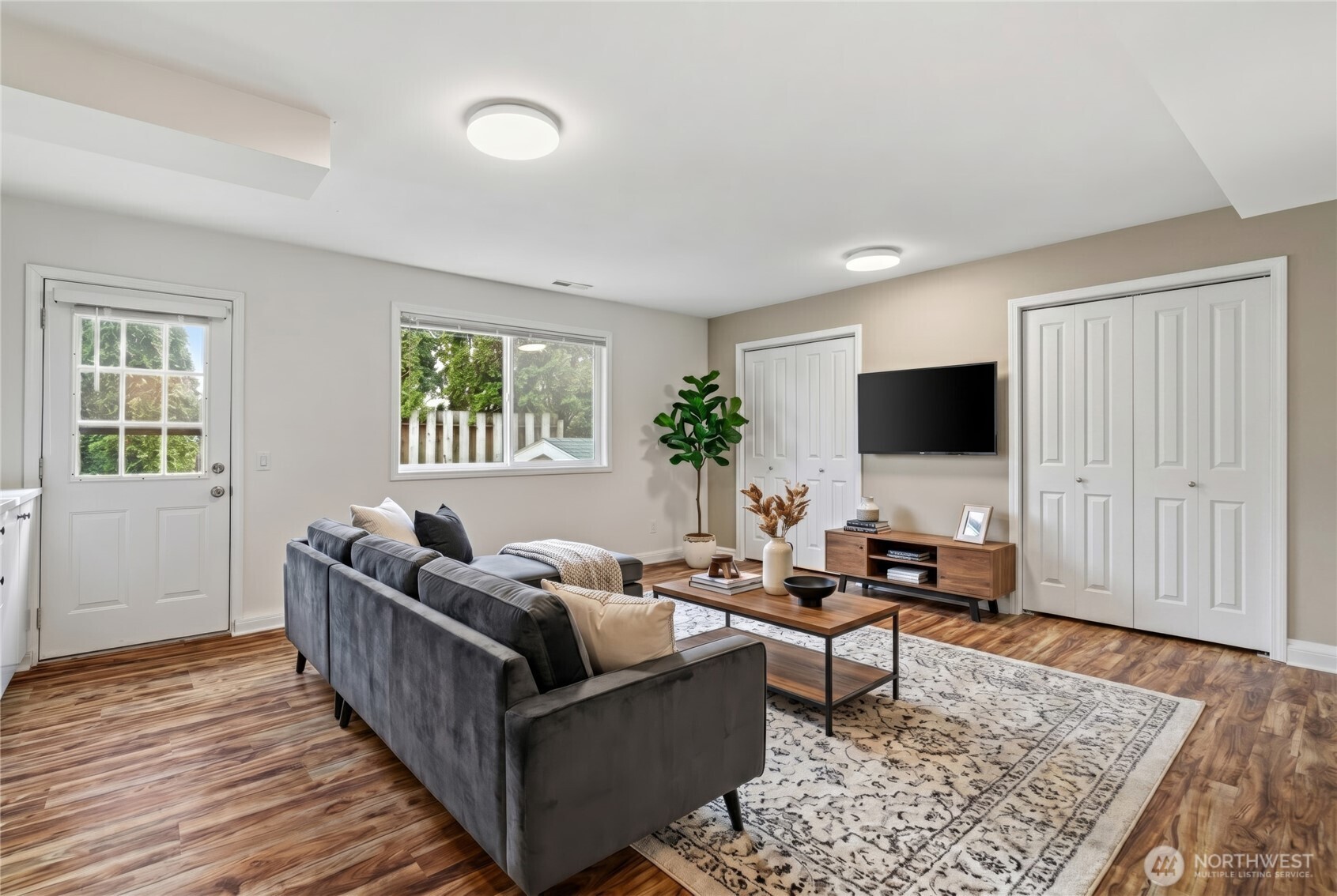 2017 Jones Circle SE, Renton, WA 98055