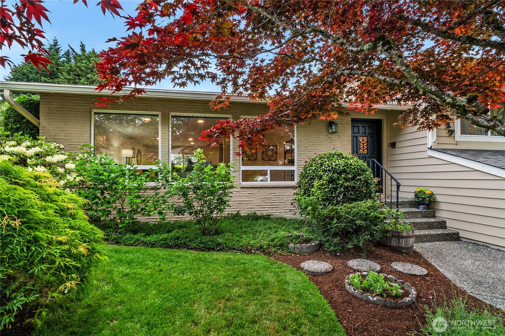 2017 Jones Circle SE, Renton, WA 98055