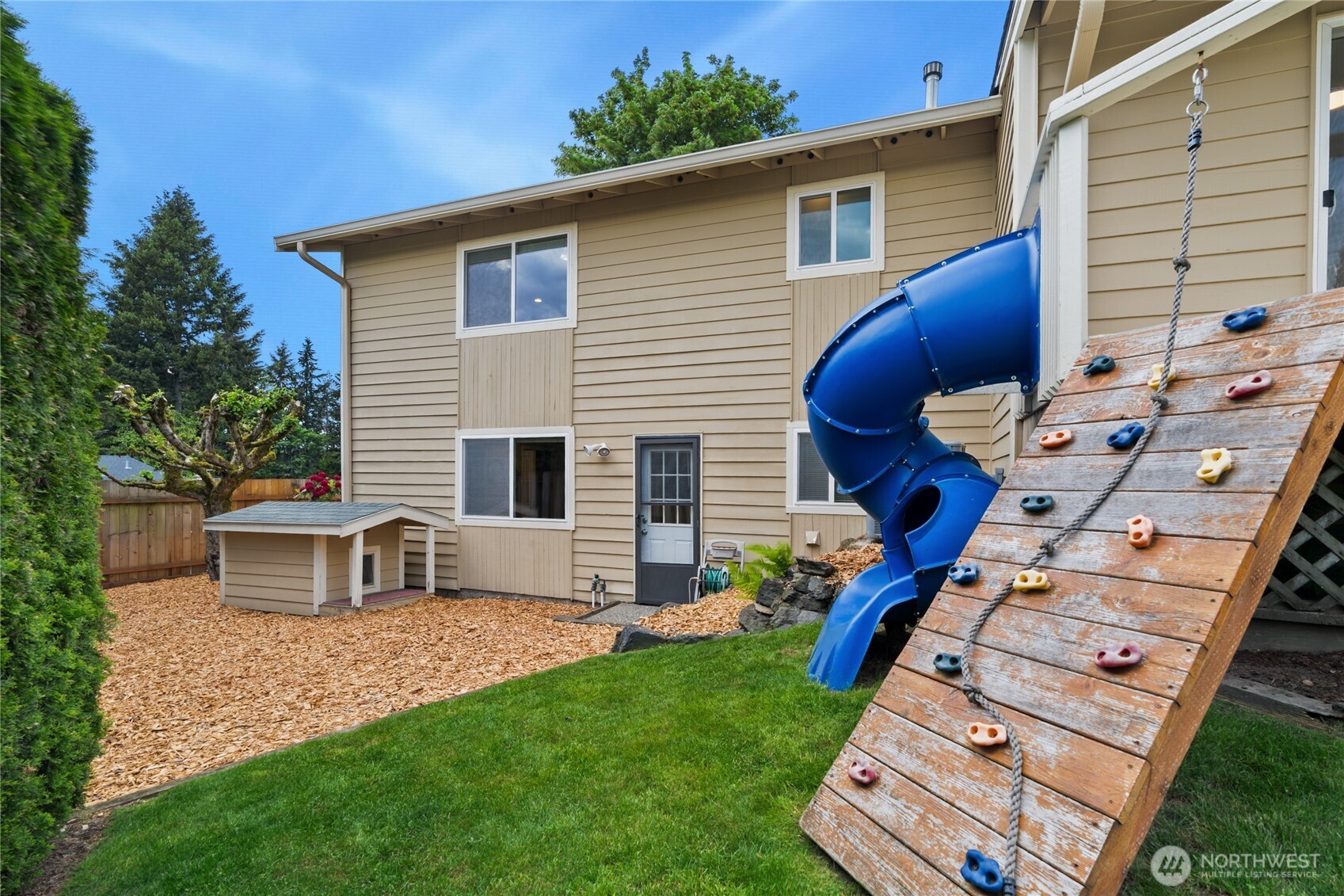 2017 Jones Circle SE, Renton, WA 98055