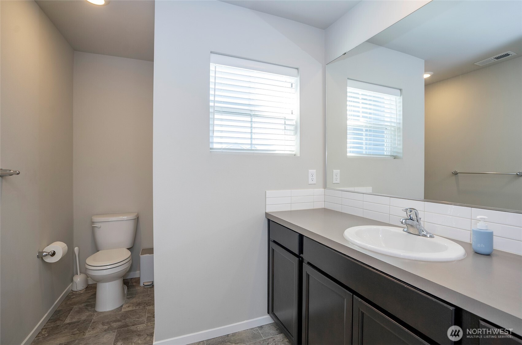 18703 108th Avenue E, Puyallup, WA 98374-5673