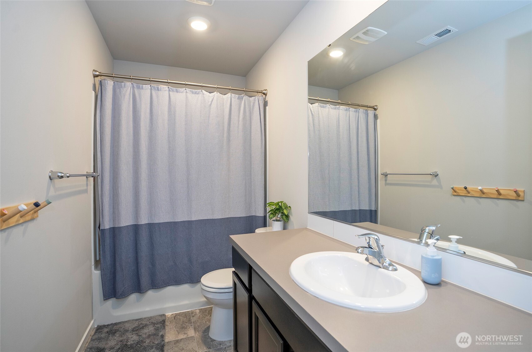 18703 108th Avenue E, Puyallup, WA 98374-5673
