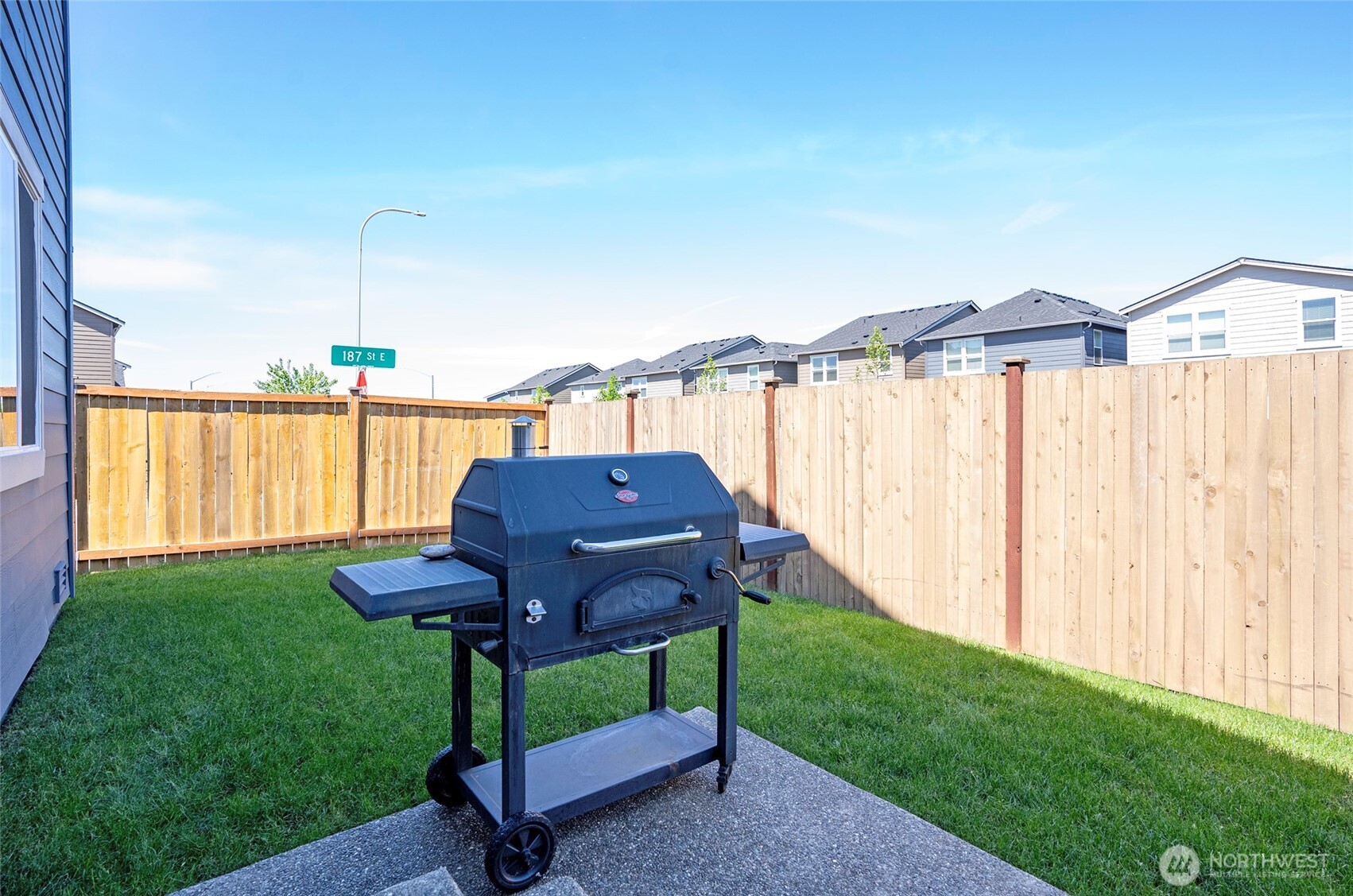 18703 108th Avenue E, Puyallup, WA 98374-5673