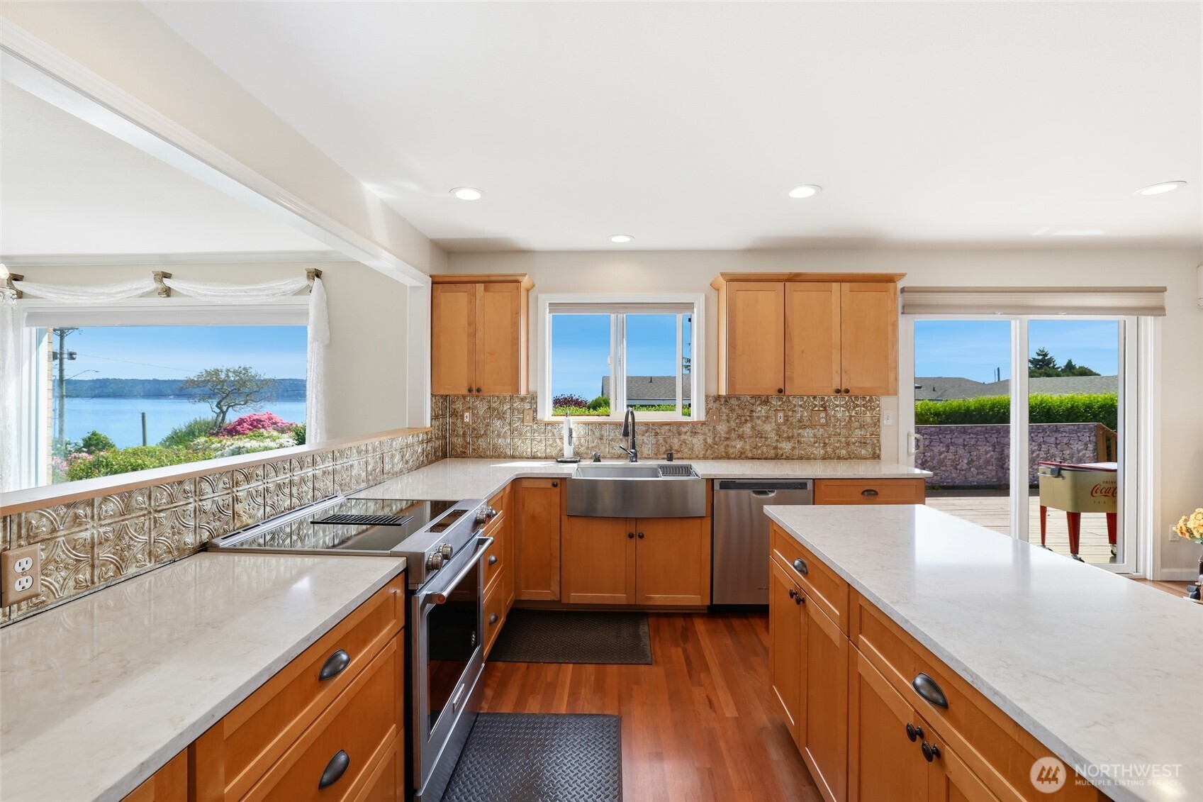 6917 Rainier Avenue , Gig Harbor, WA 98335