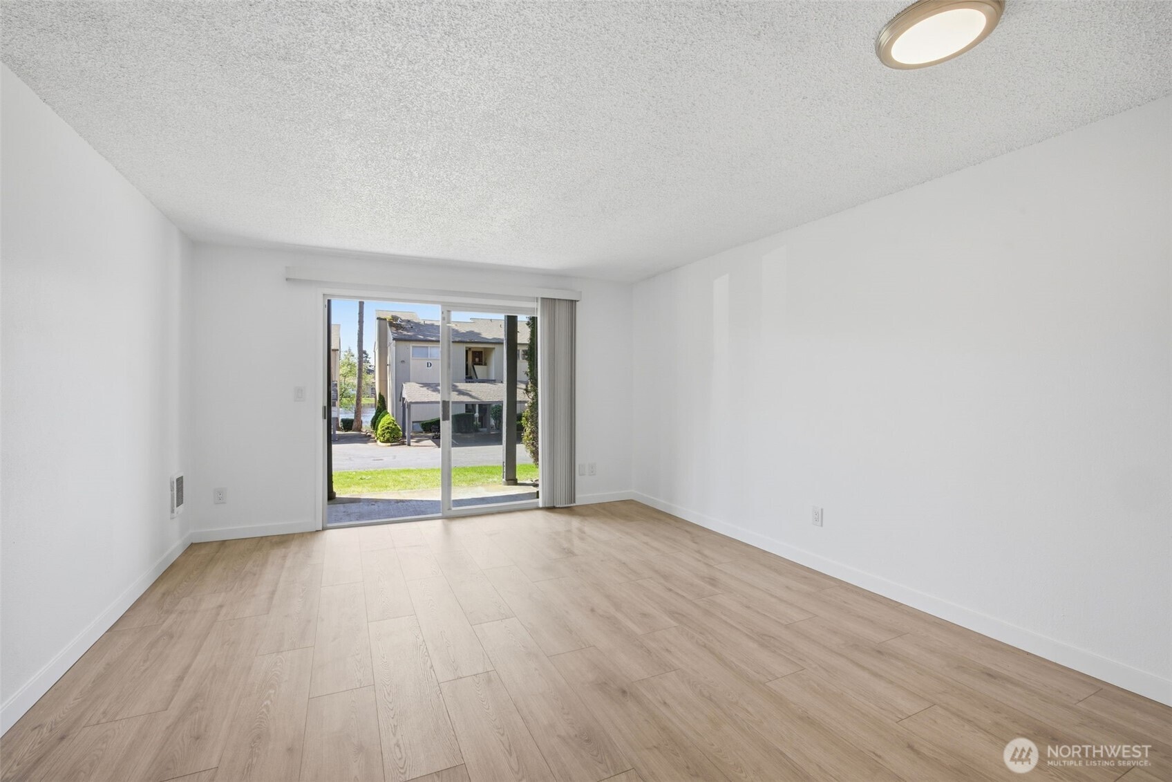 31003 14th Avenue S #E2, Federal Way, WA 98003