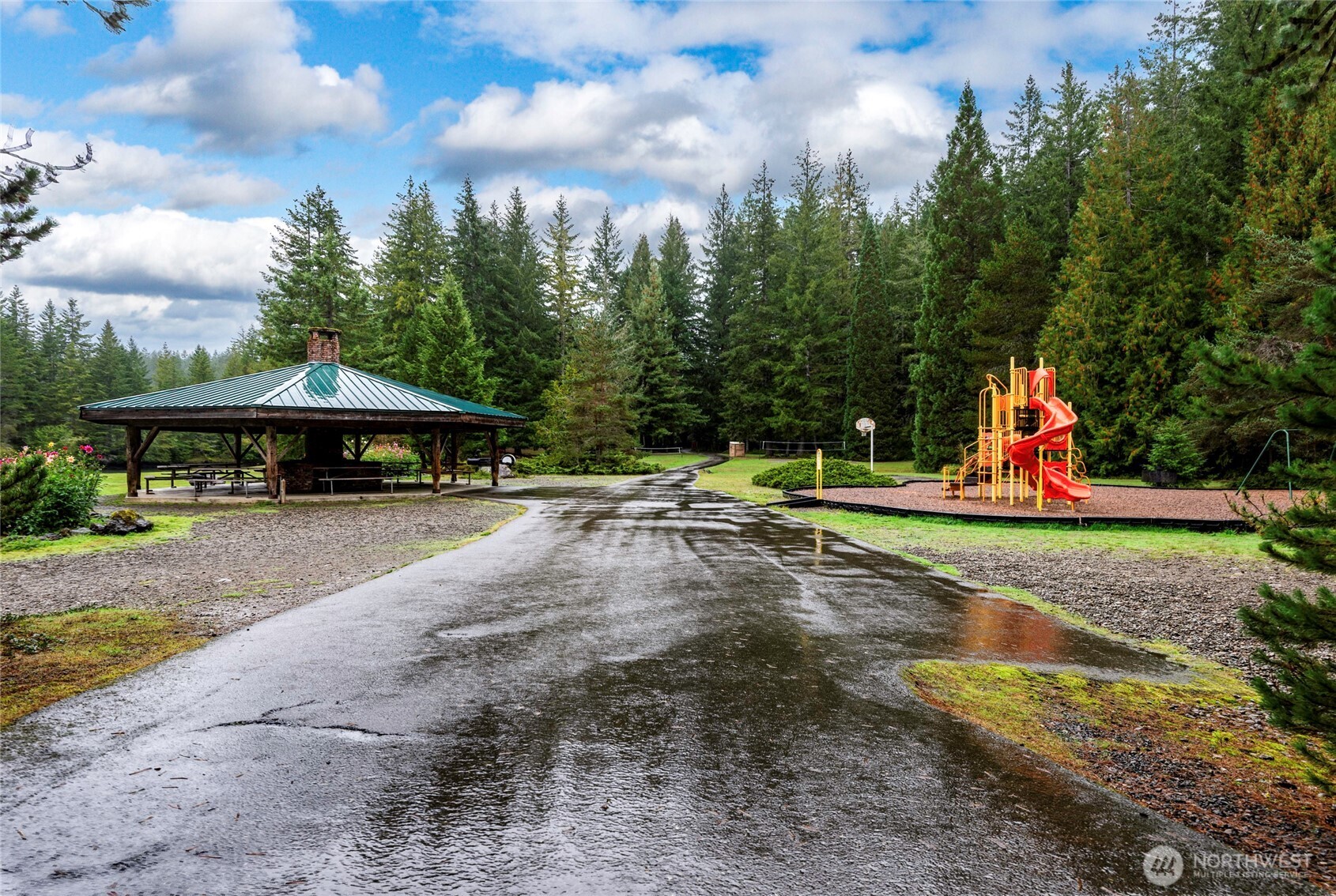 30 N Carp Place N, Hoodsport, WA 98548