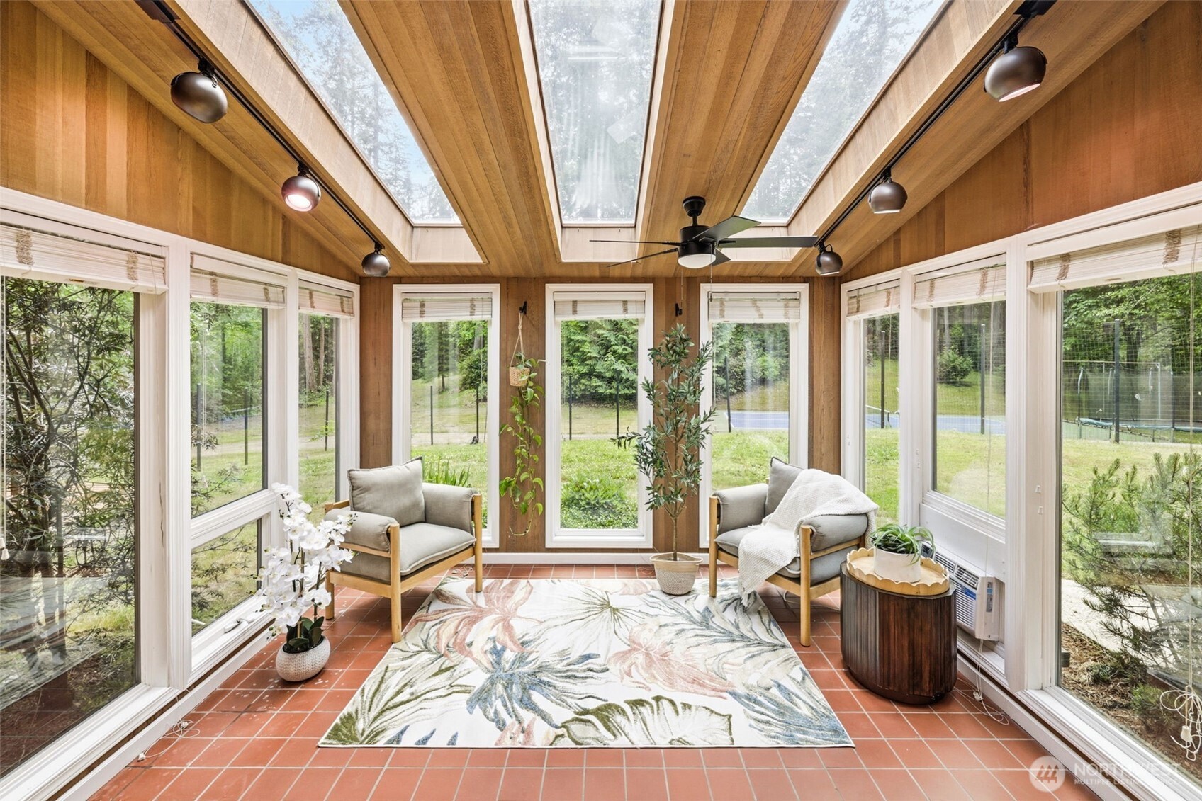 870 10th Lane , Fox Island, WA 98333