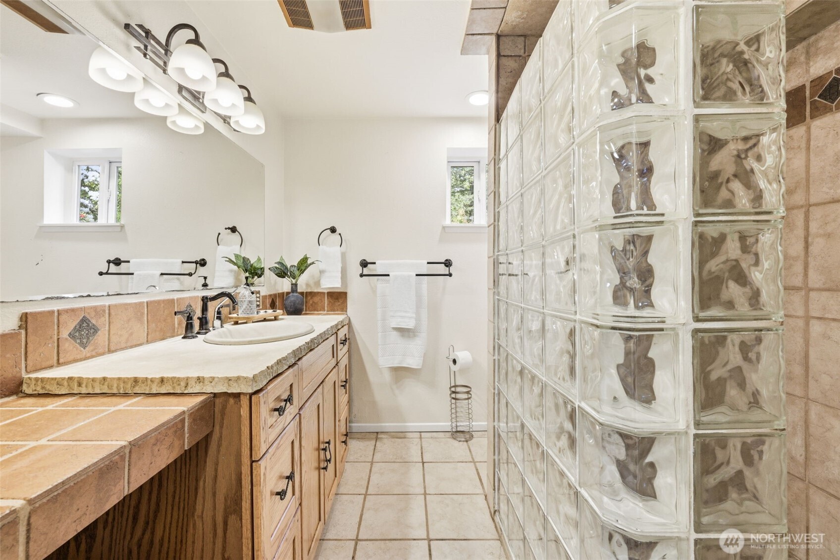 870 10th Lane , Fox Island, WA 98333