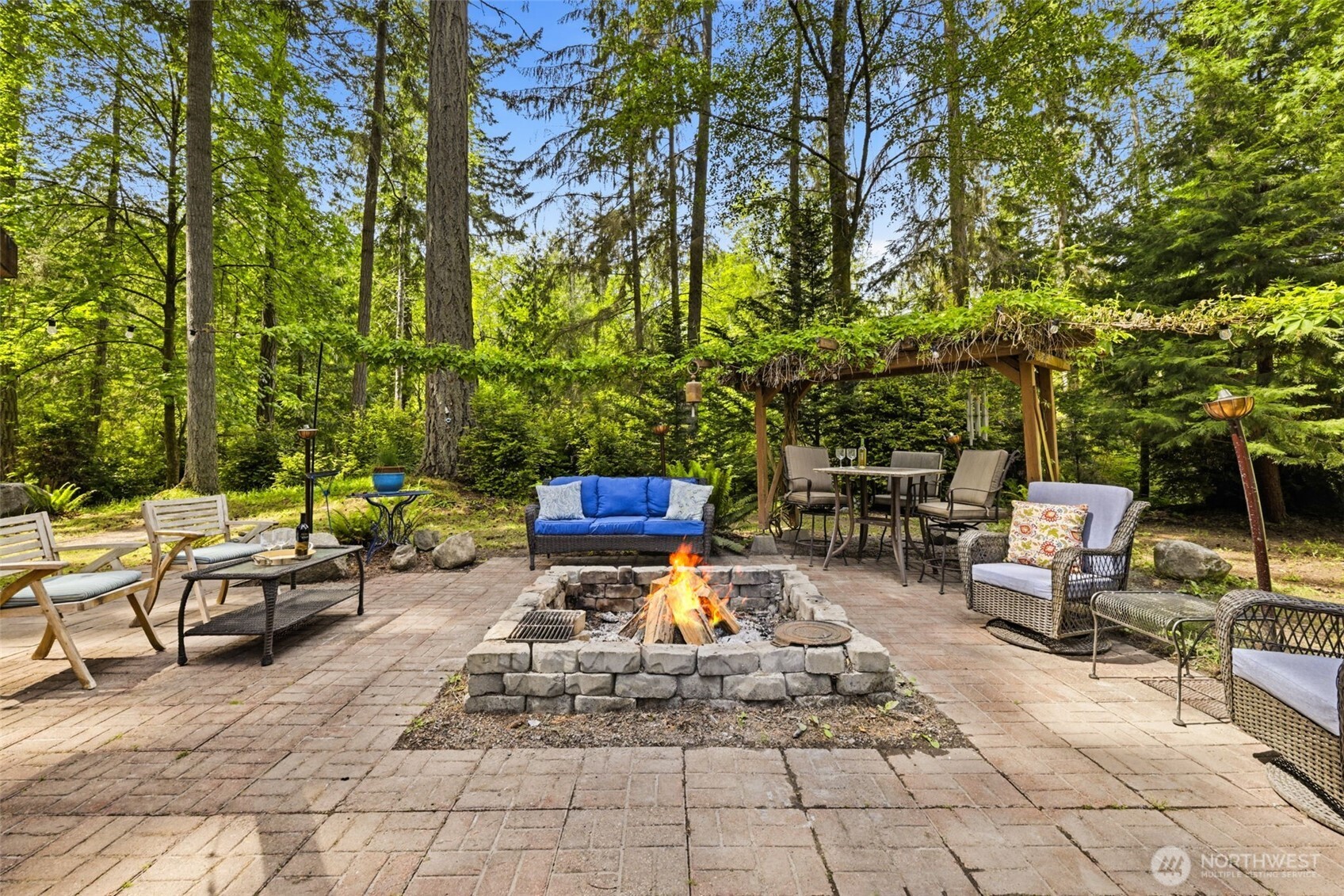870 10th Lane , Fox Island, WA 98333