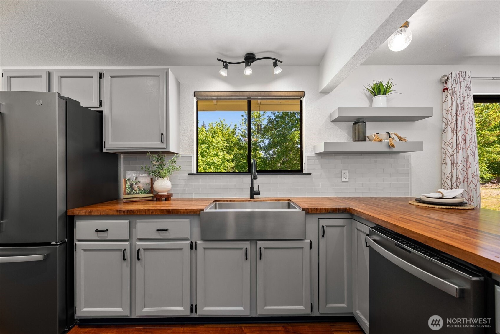 16020 SE 322nd Street , Auburn, WA 98092