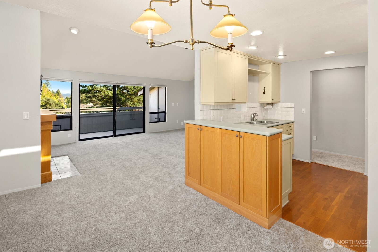 6652 Parkpoint Way NE #D-311, Seattle, WA 98115-7847