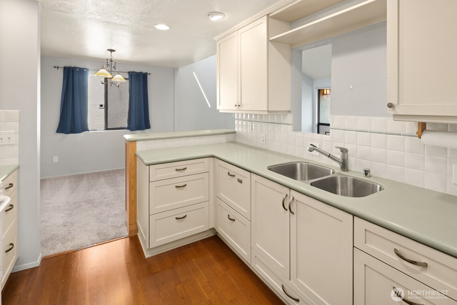 6652 Parkpoint Way NE #D-311, Seattle, WA 98115-7847